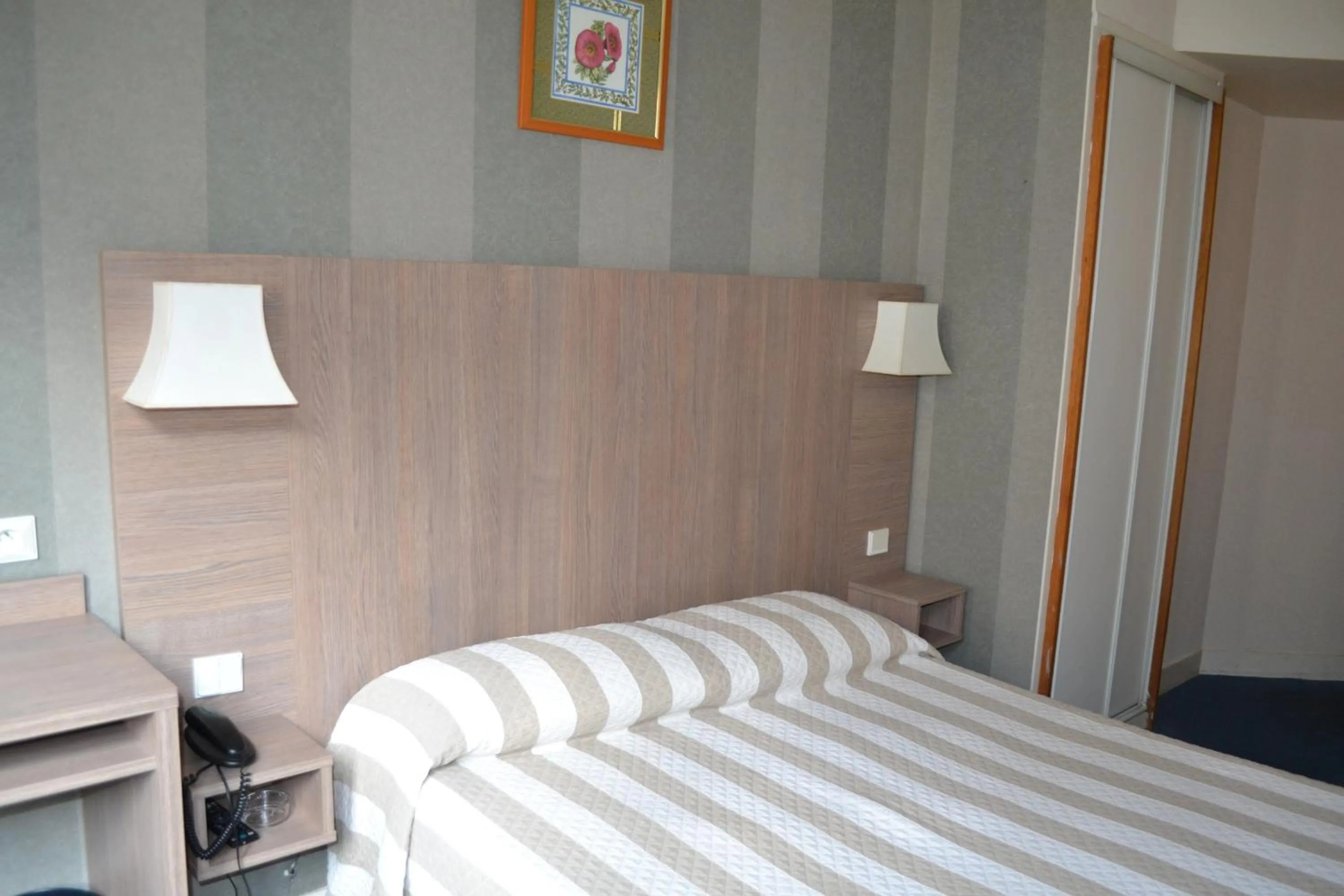 Bed in Hotel Royal Bergère