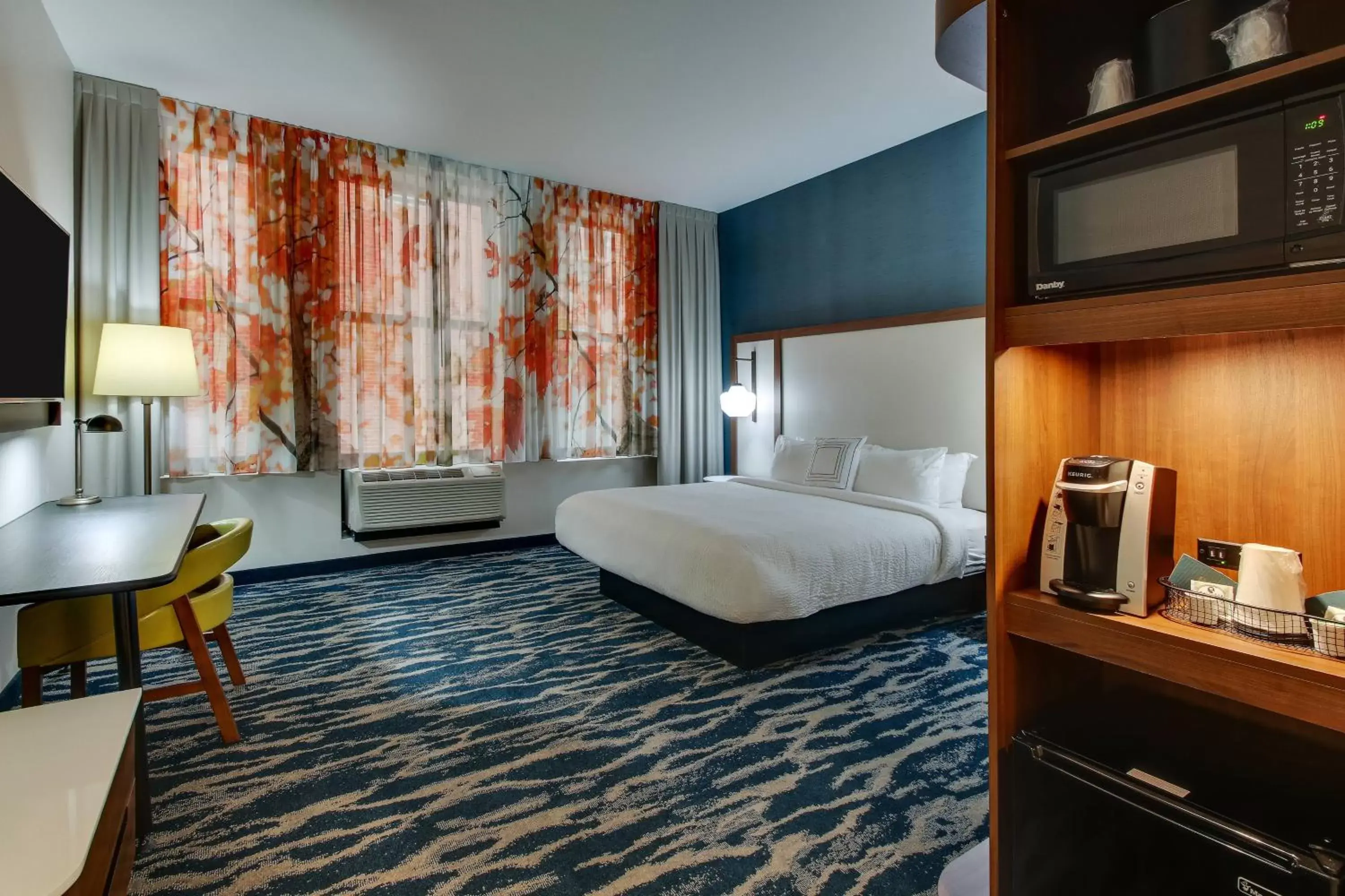 Photo of the whole room, Bed in Fairfield Inn & Suites by Marriott Birmingham Downtown