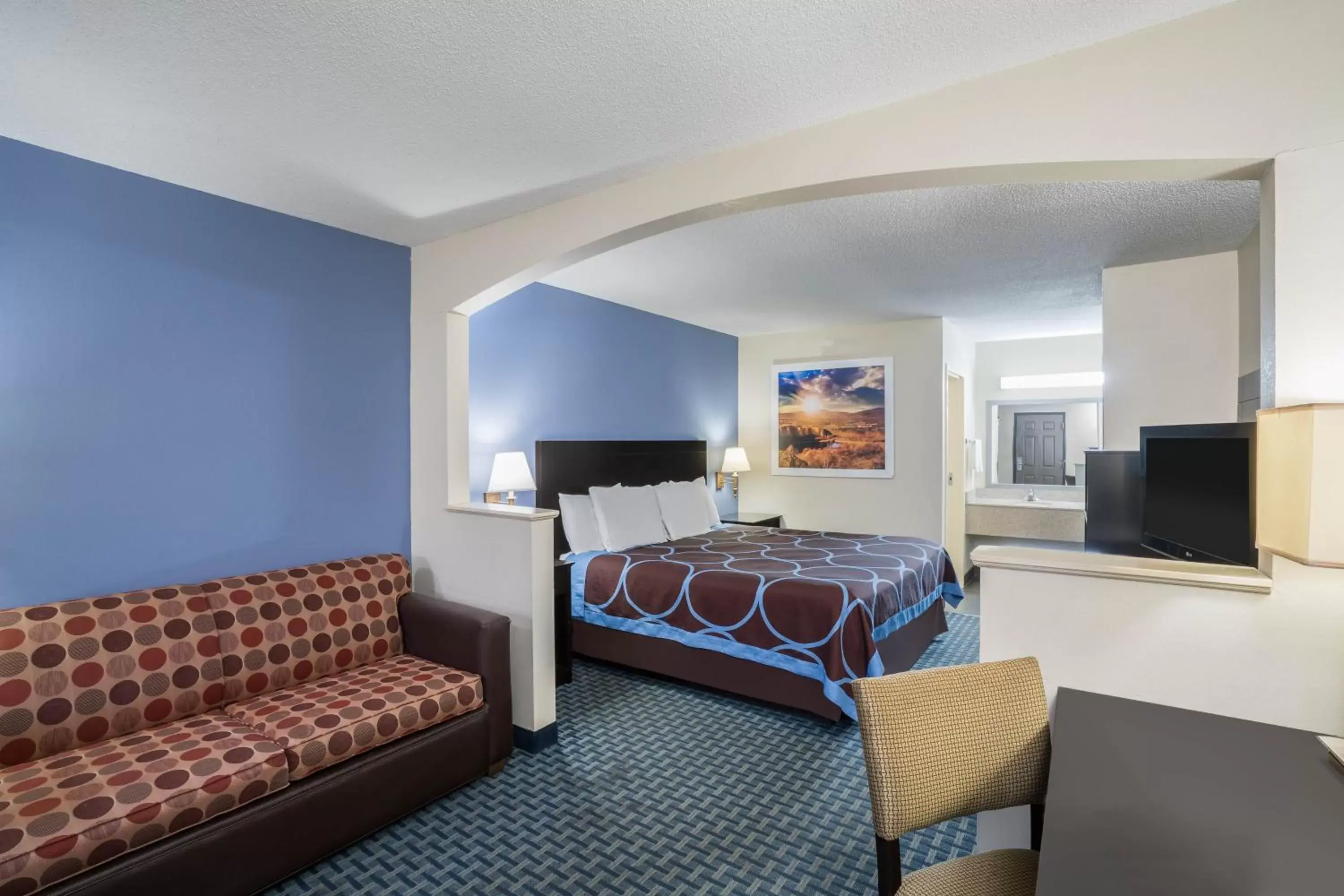 Photo of the whole room, Bed in Days Inn by Wyndham Clarksville North EXIT 4