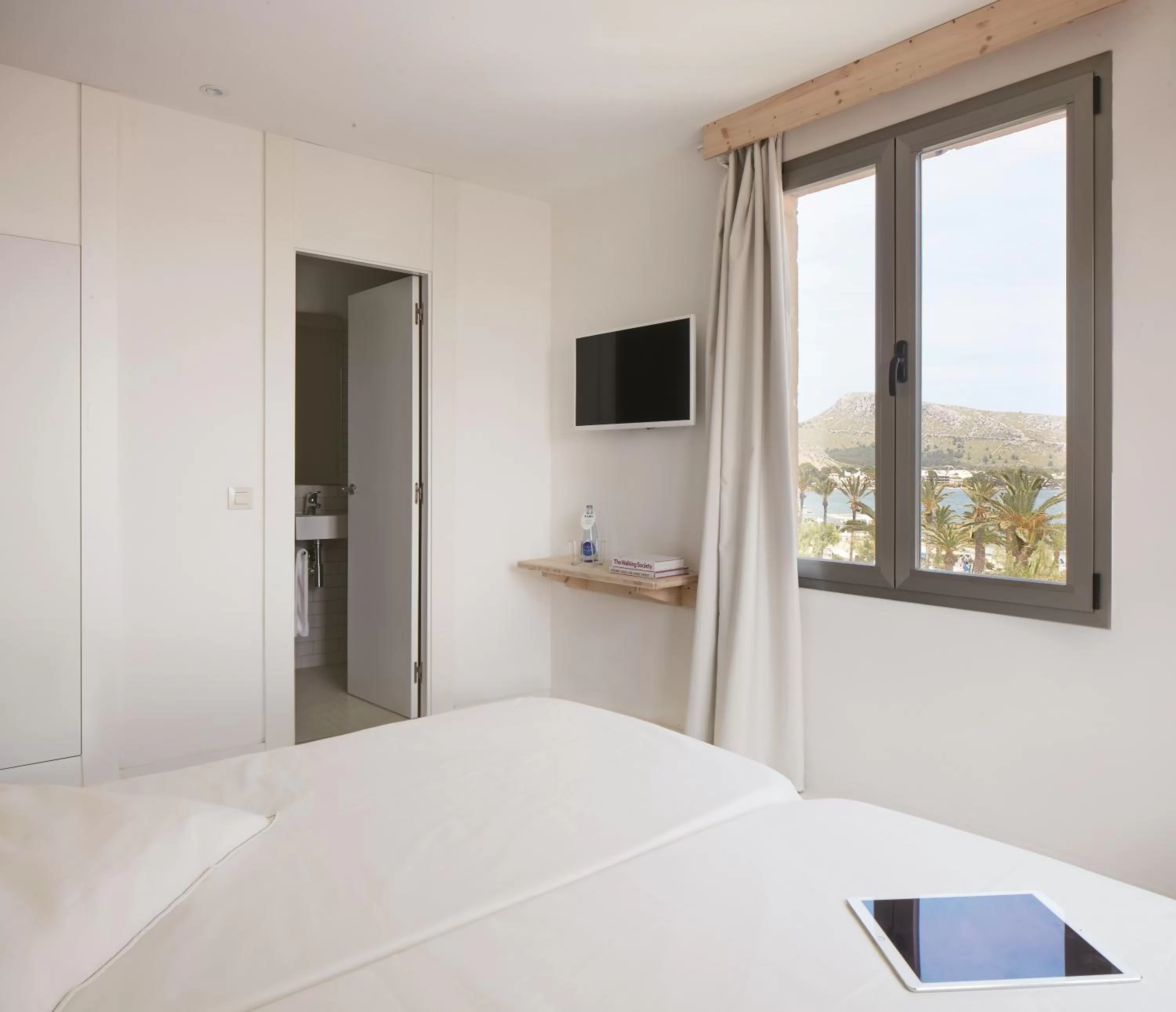 TV and multimedia, Bed in Hotel Eolo