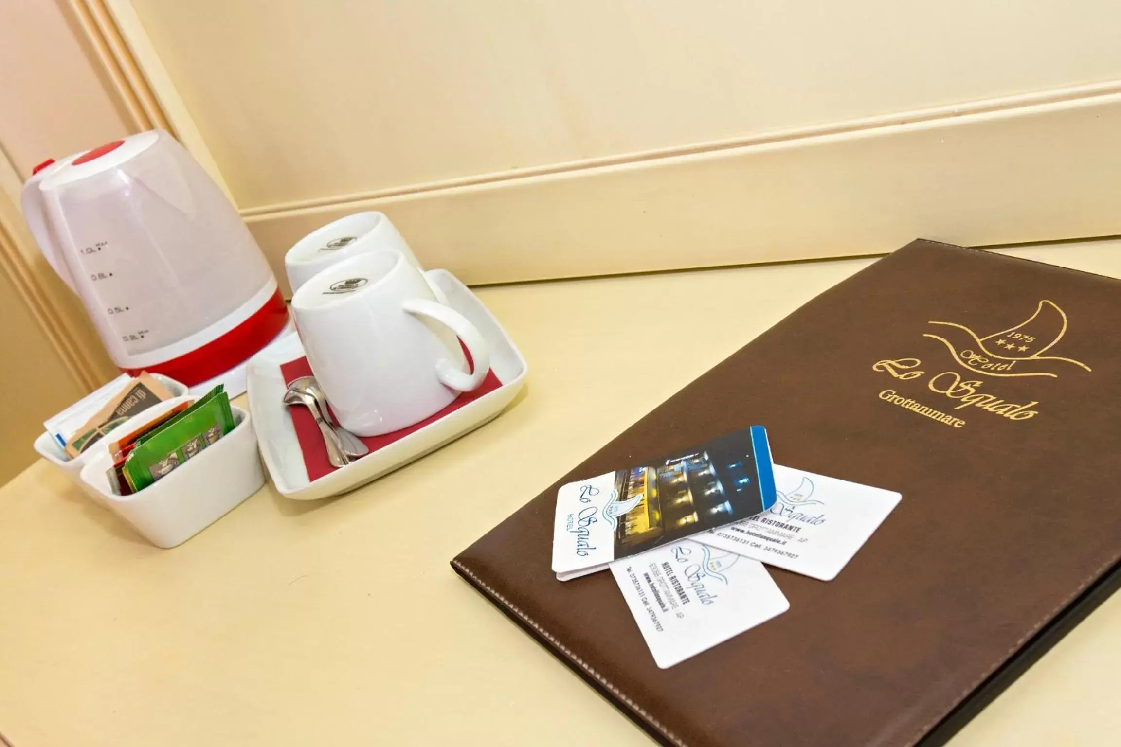 Coffee/tea facilities in Hotel lo Squalo