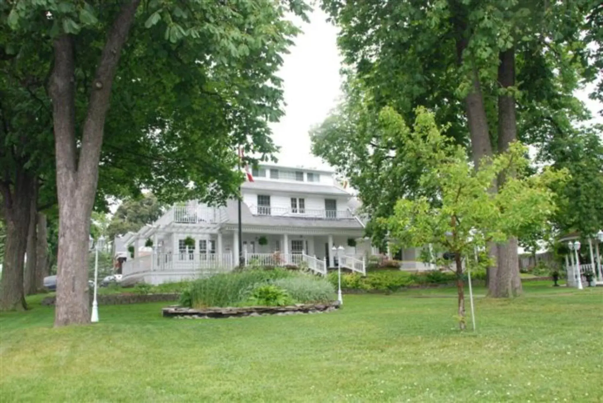 Facade/entrance, Property Building in Chestnut Inn