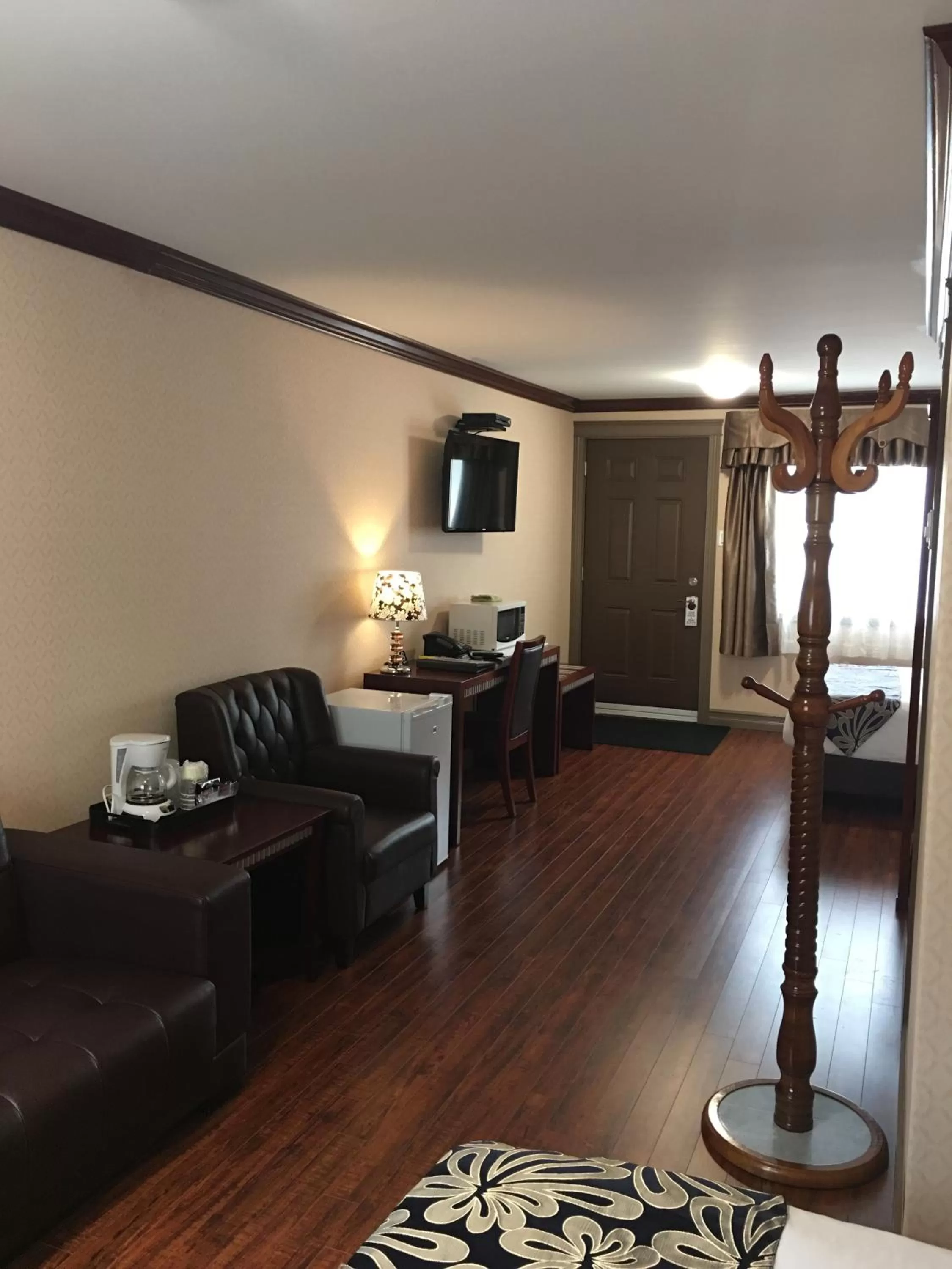 Superior Family Room in The Greensboro Inn