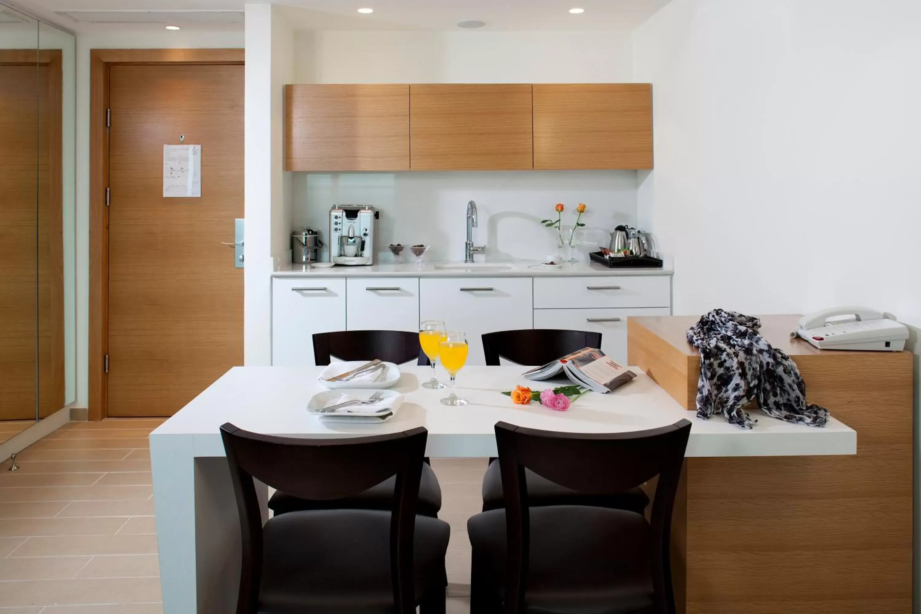 Kitchen or kitchenette, Dining Area in West All Suites Hotel Ashdod