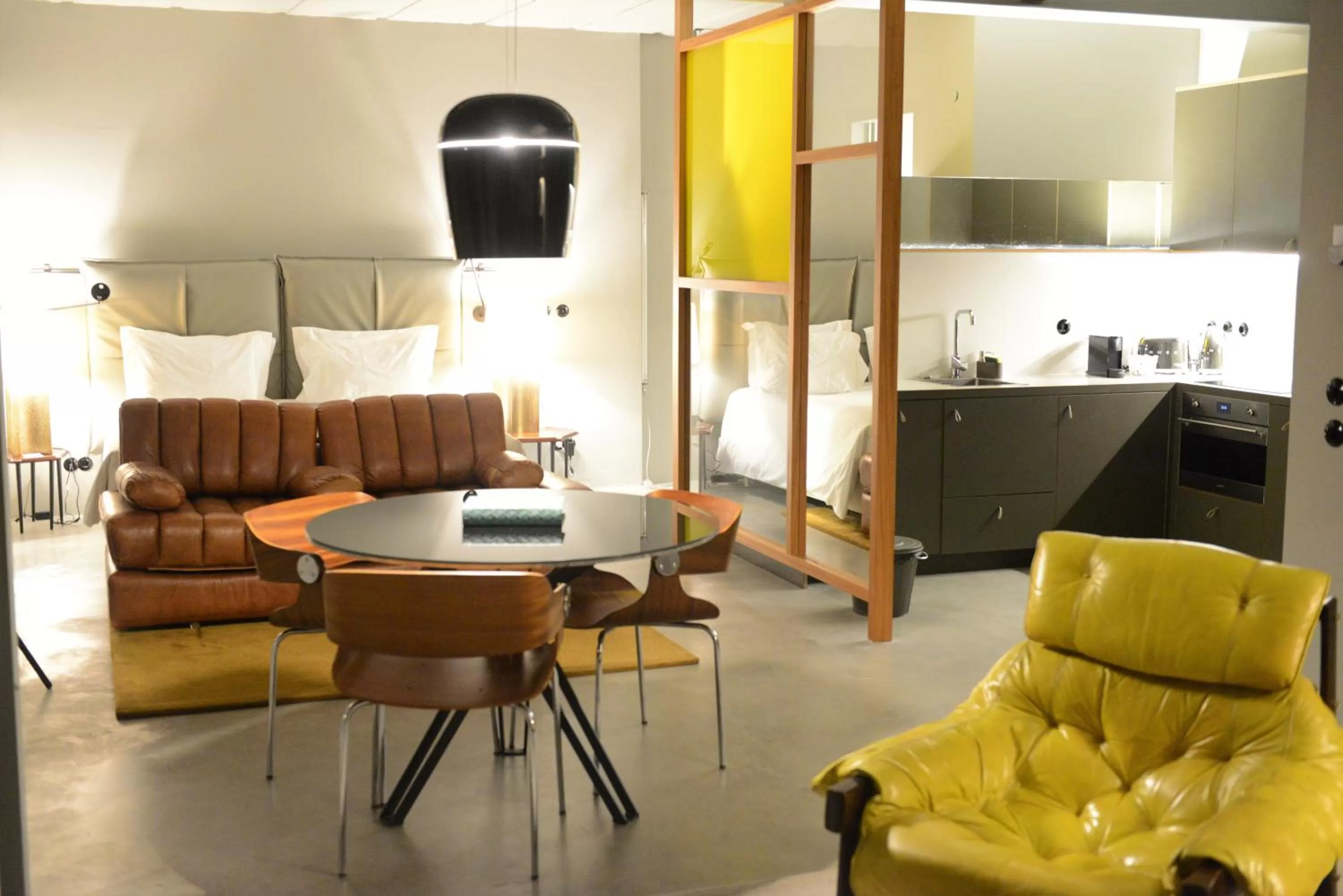 Dining area in Raw Culture Art & Lofts Bairro Alto