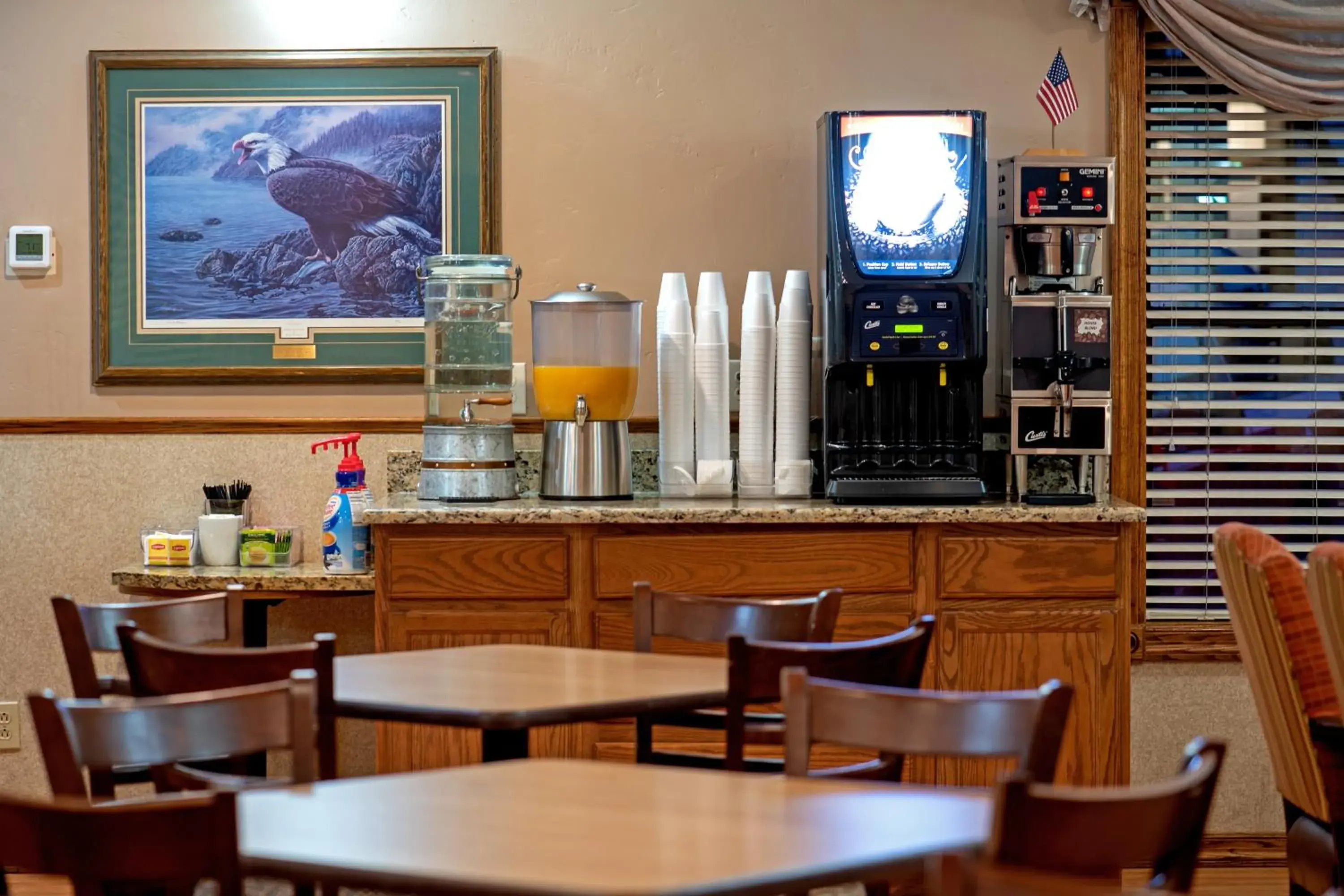 Breakfast in Silver Spruce Inn Breakfast in Silver Spruce Inn