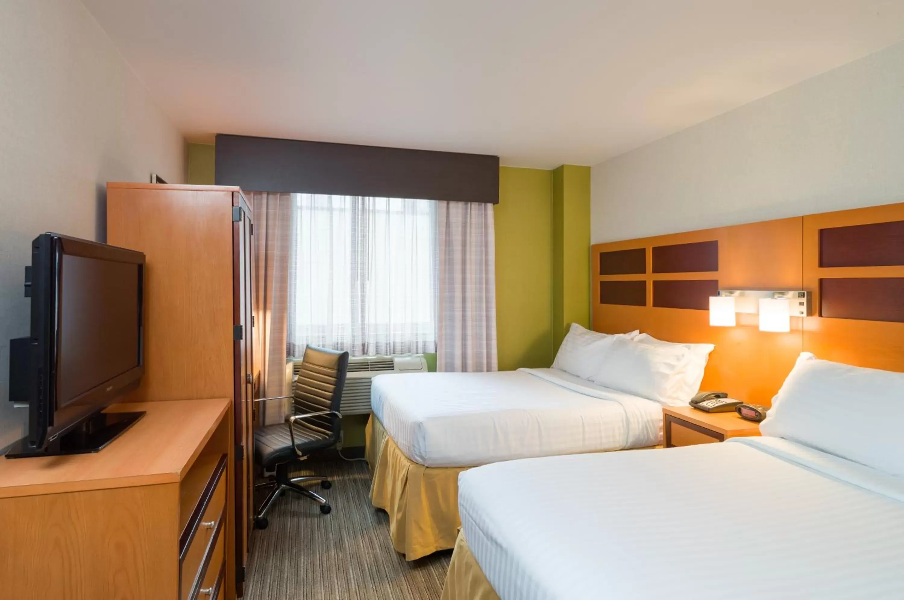 Guests, Bed in Holiday Inn Express - Times Square, an IHG Hotel