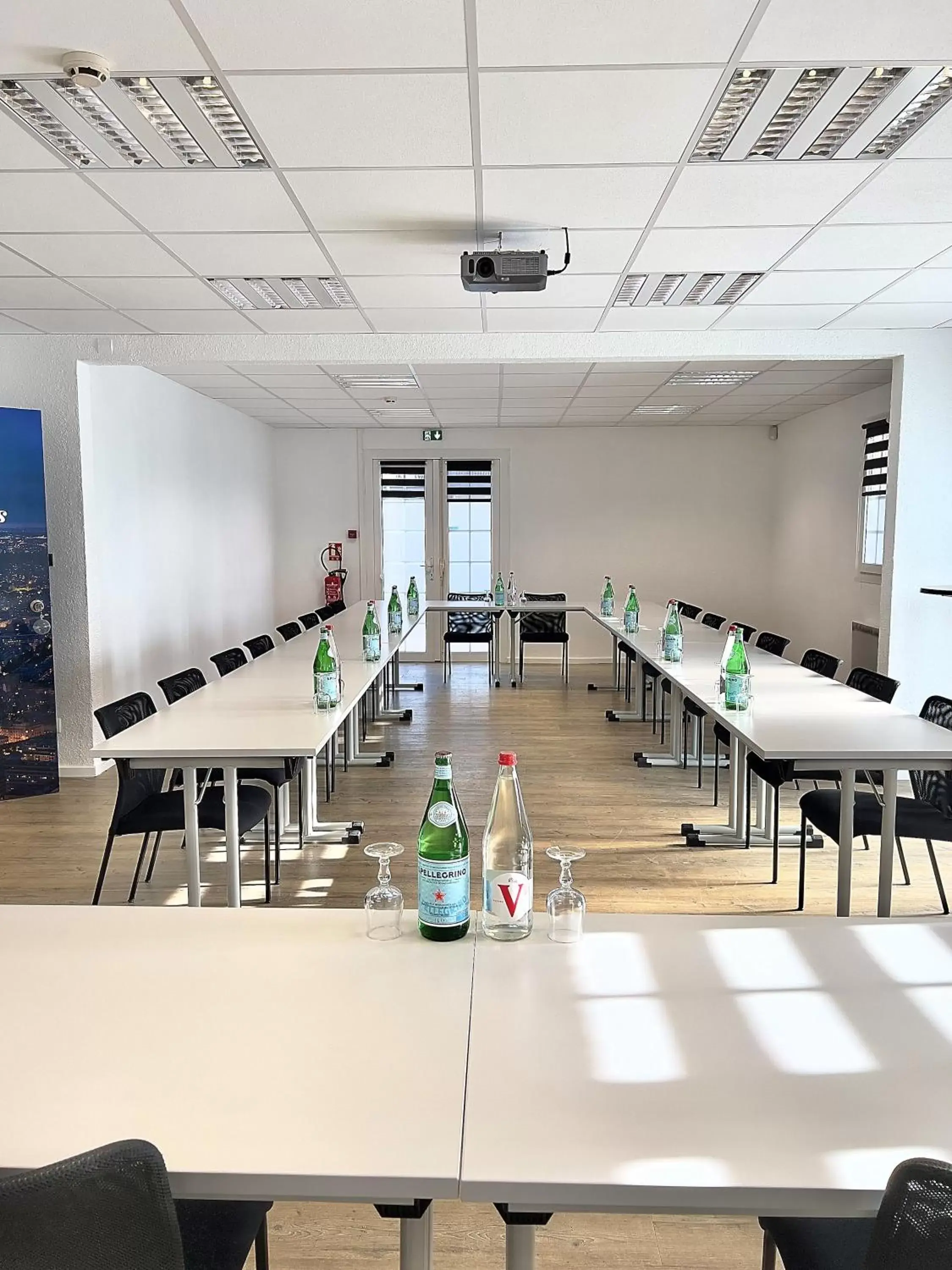 Business facilities in Kyriad Direct Reims Bezannes