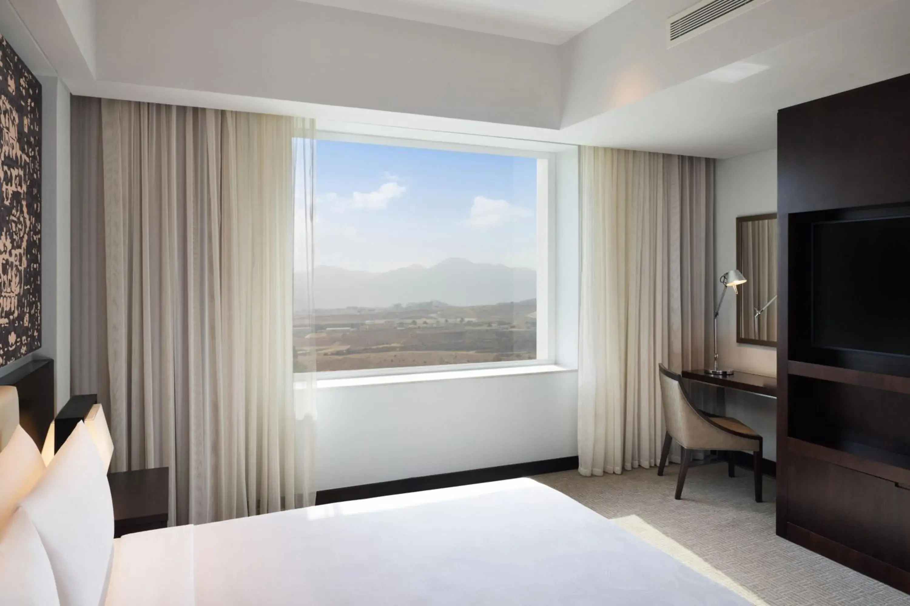 Photo of the whole room, Mountain View in JW Marriott Hotel Muscat