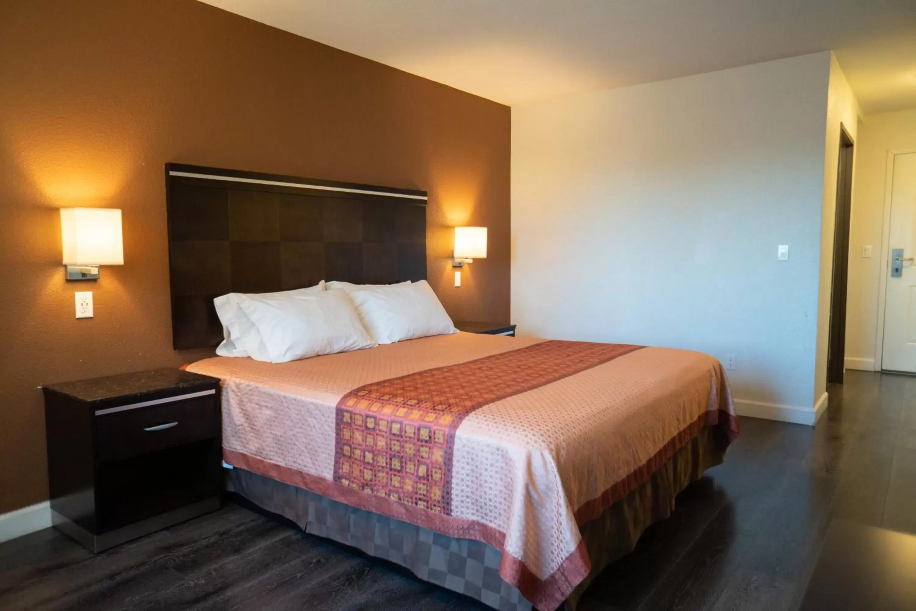 Bed in Maywood Inn Bed in Maywood Inn