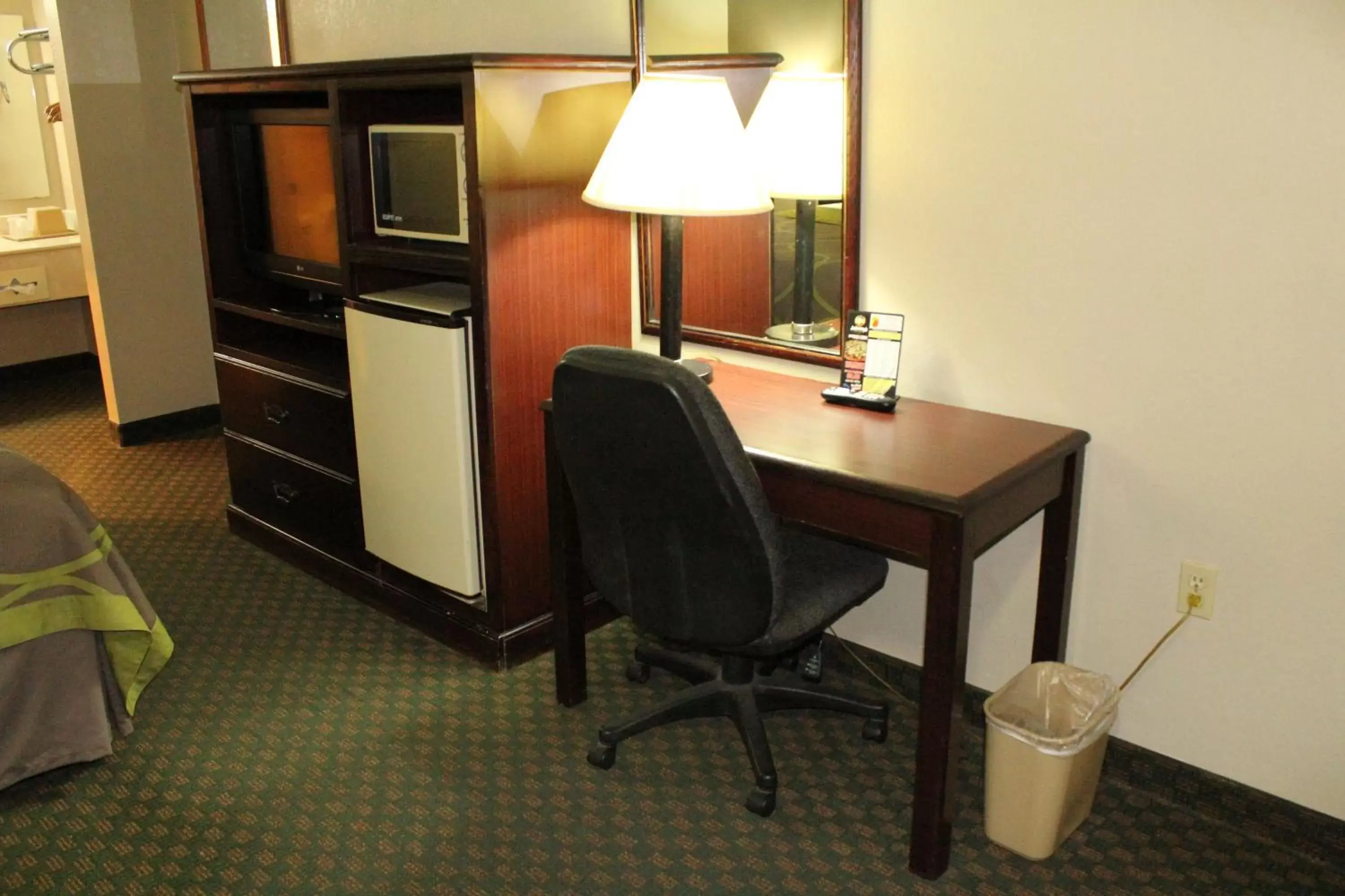 TV and multimedia, TV/Entertainment Center in Super 8 by Wyndham Bossier City/Shreveport Area