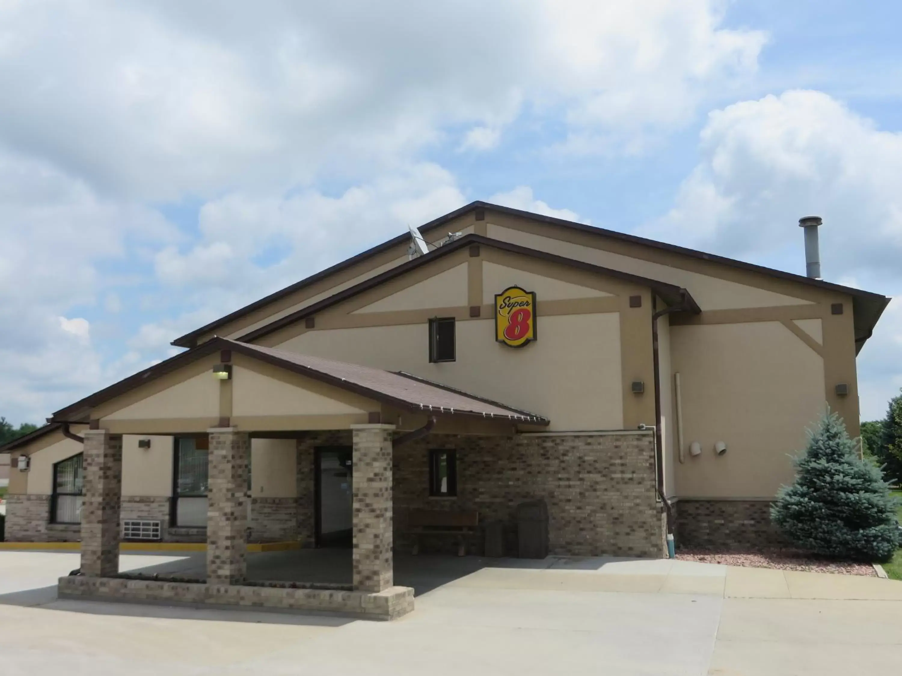 Property Building in Super 8 by Wyndham Centerville