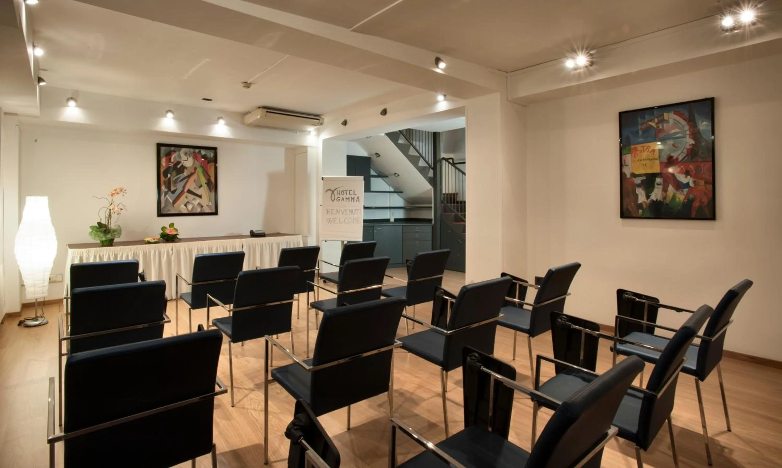 Business facilities in Hotel Gamma