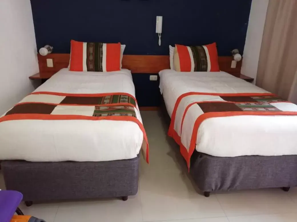 Twin Room in Hotel Esmeralda Twin Room in Hotel Esmeralda