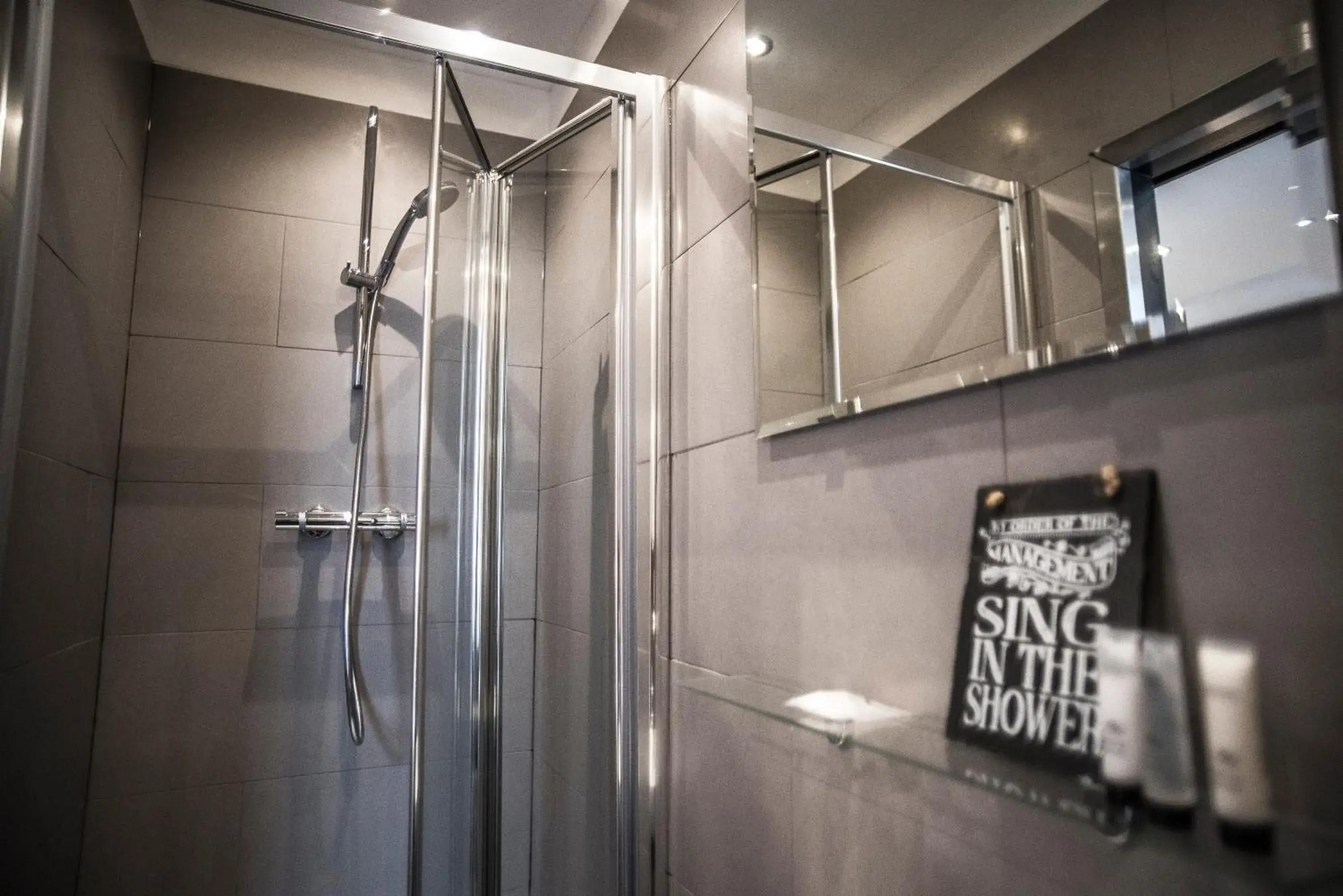 Shower, Bathroom in Peaky Blinders Accommodation & Bar