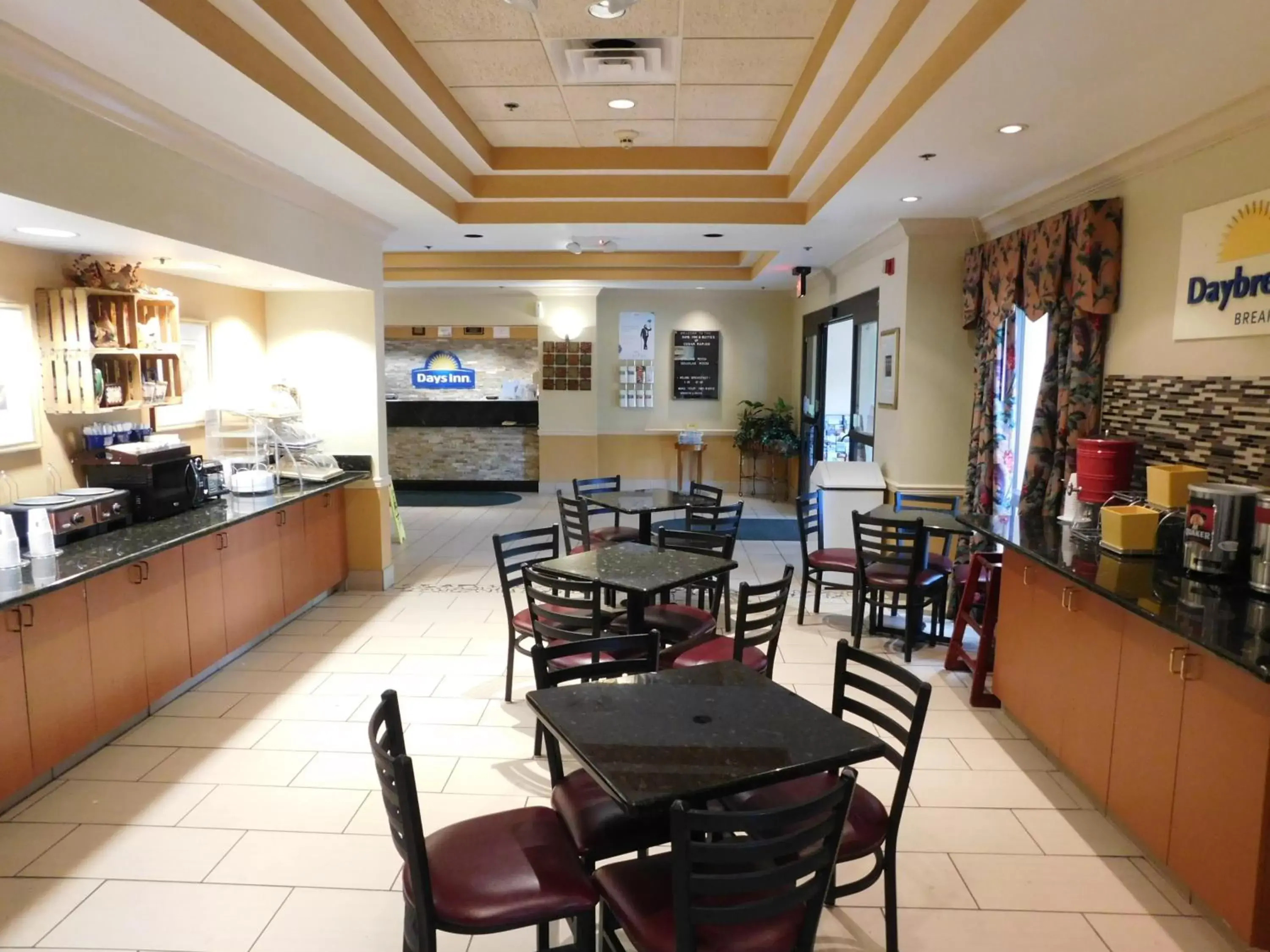 Continental breakfast, Restaurant/Places to Eat in Days Inn & Suites by Wyndham Cedar Rapids