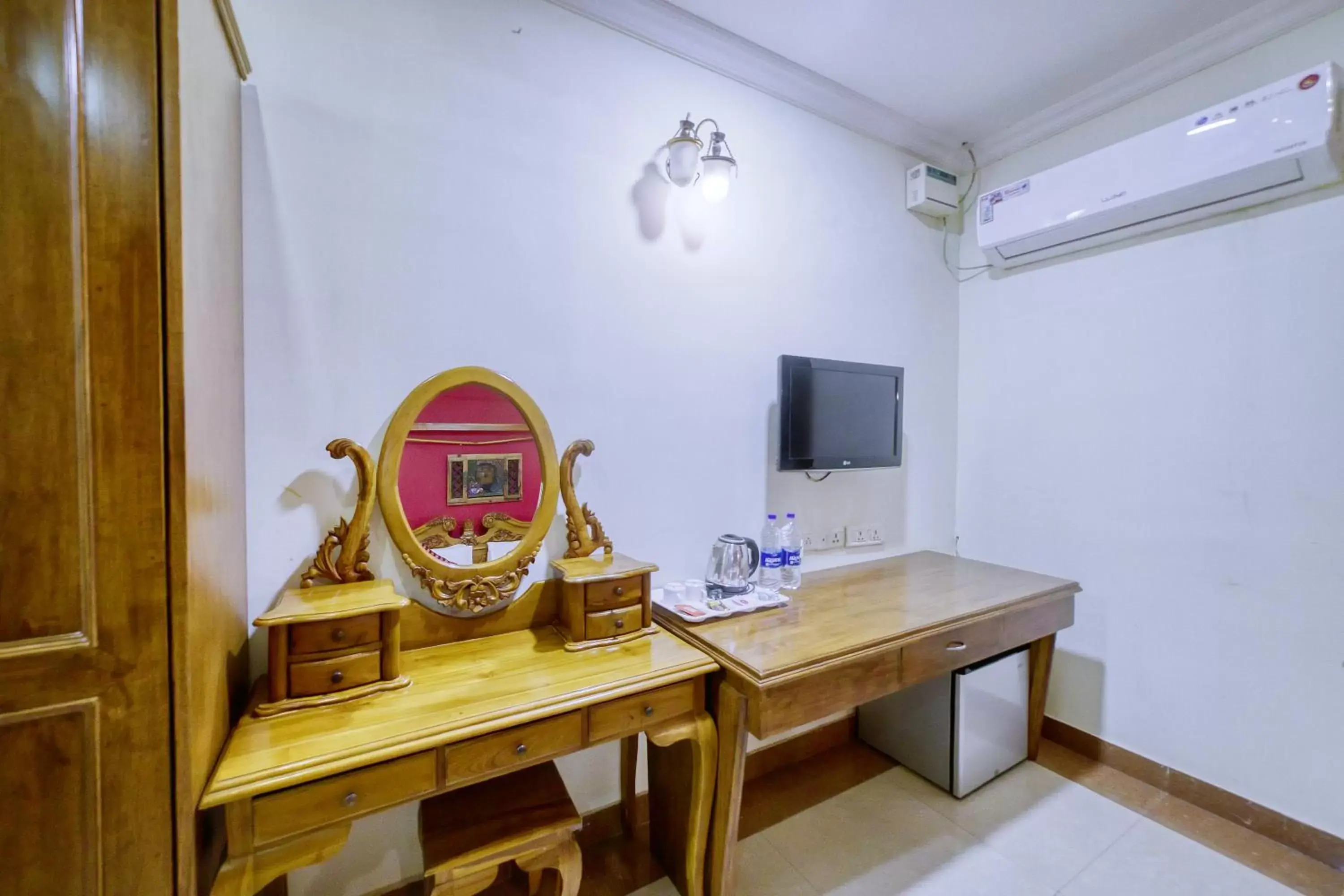 Superior King Room - single occupancy in HOTEL WINDSOR CASTLE Superior King Room - single occupancy in HOTEL WINDSOR CASTLE