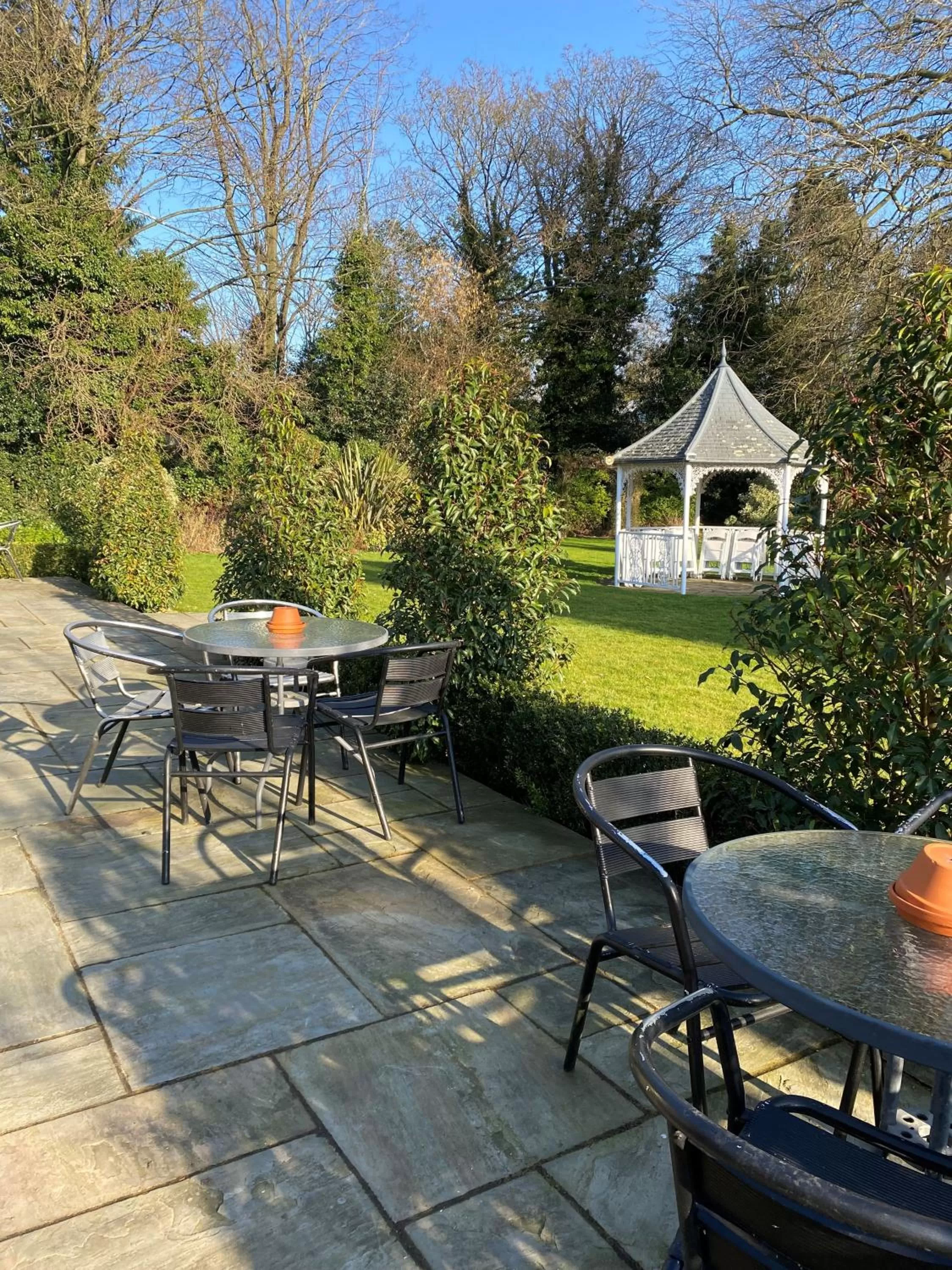 Garden in Alton House Hotel