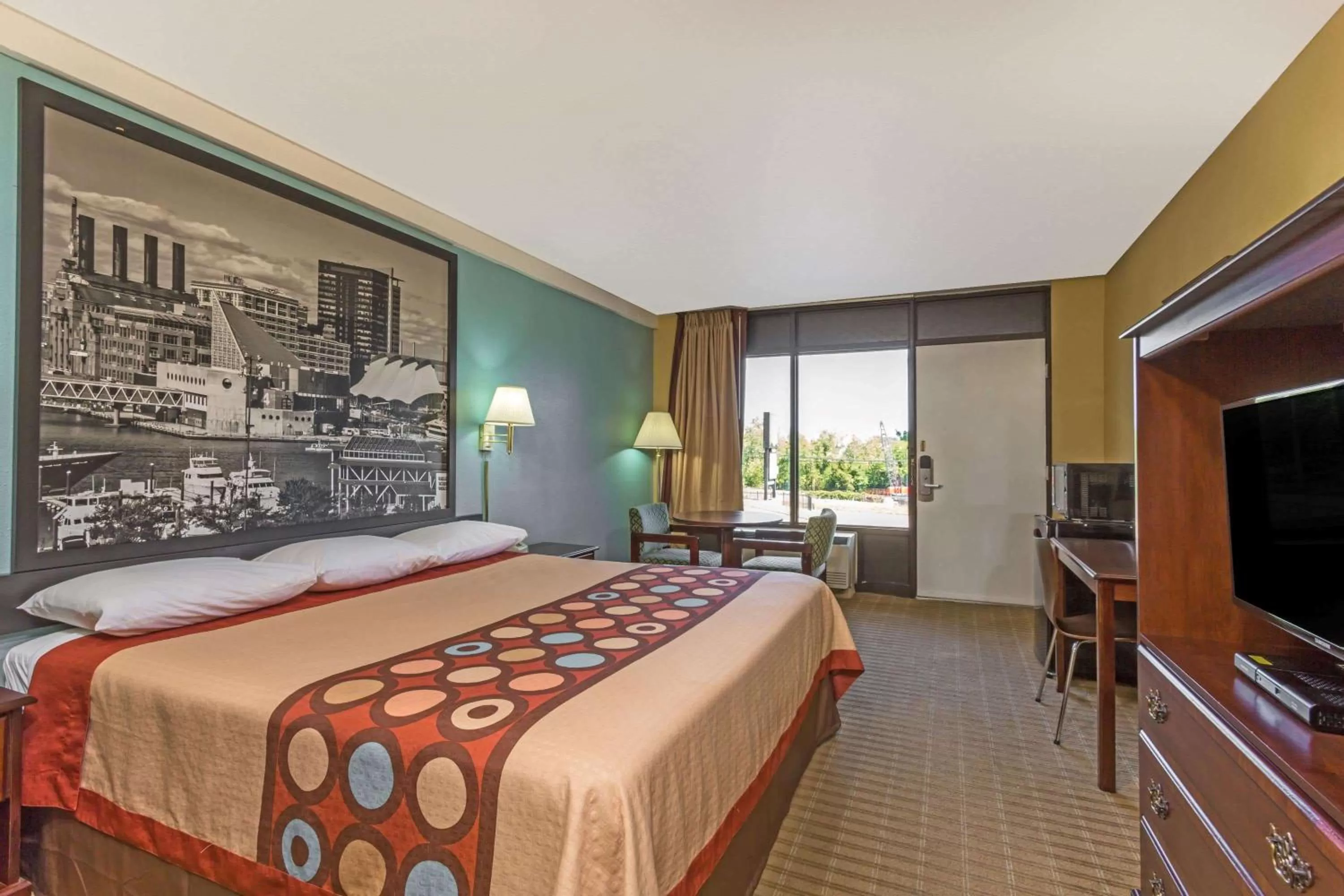 Photo of the whole room, Bed in Super 8 by Wyndham Jessup/Baltimore Area