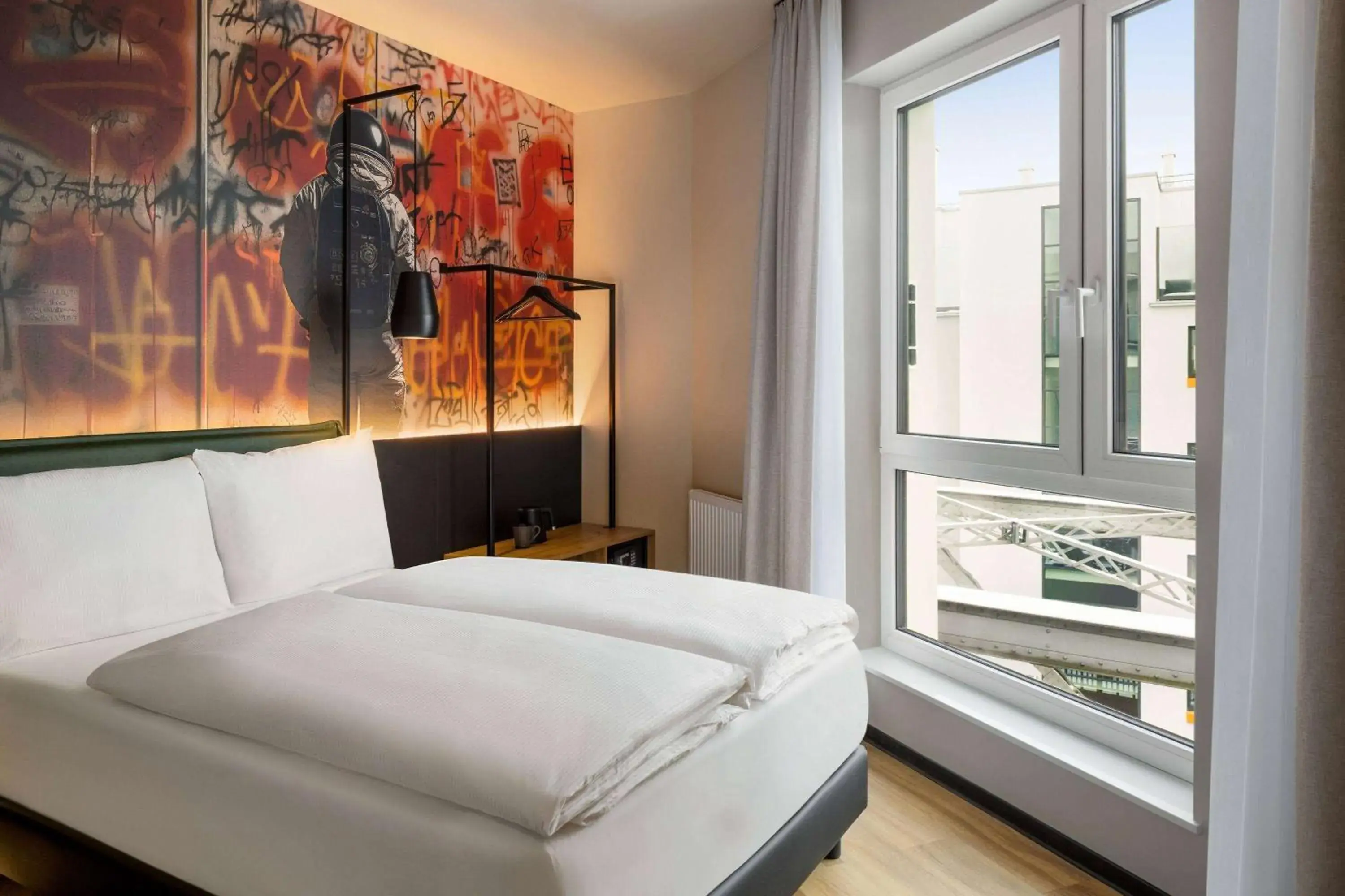 Photo of the whole room, Bed in Vienna House Easy by Wyndham Berlin Potsdamer Platz Photo of the whole room, Bed in Vienna House Easy by Wyndham Berlin Potsdamer Platz