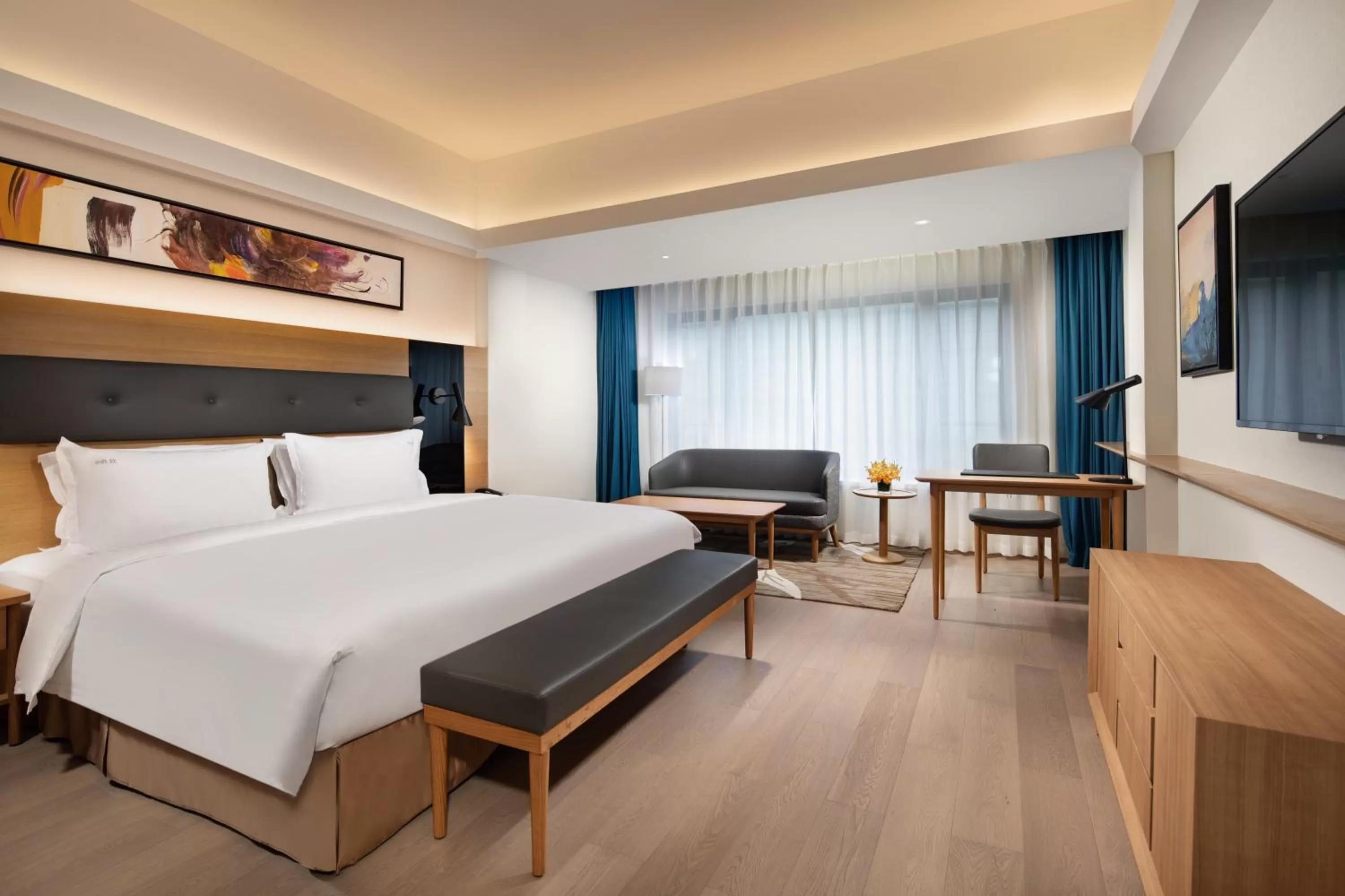 Photo of the whole room, Bed in Holiday Inn Shanghai Hongqiao Central, an IHG Hotel