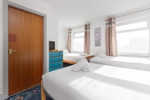 Quadruple Room with Bathroom in The Sandringham Court Hotel & Sports Bar-Groups Welcome here-High Speed Wi-Fi