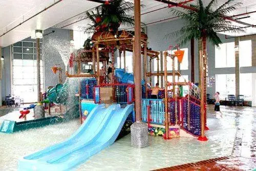 Aqua park in Crown Choice Inn & Suites Lakeview and Waterpark