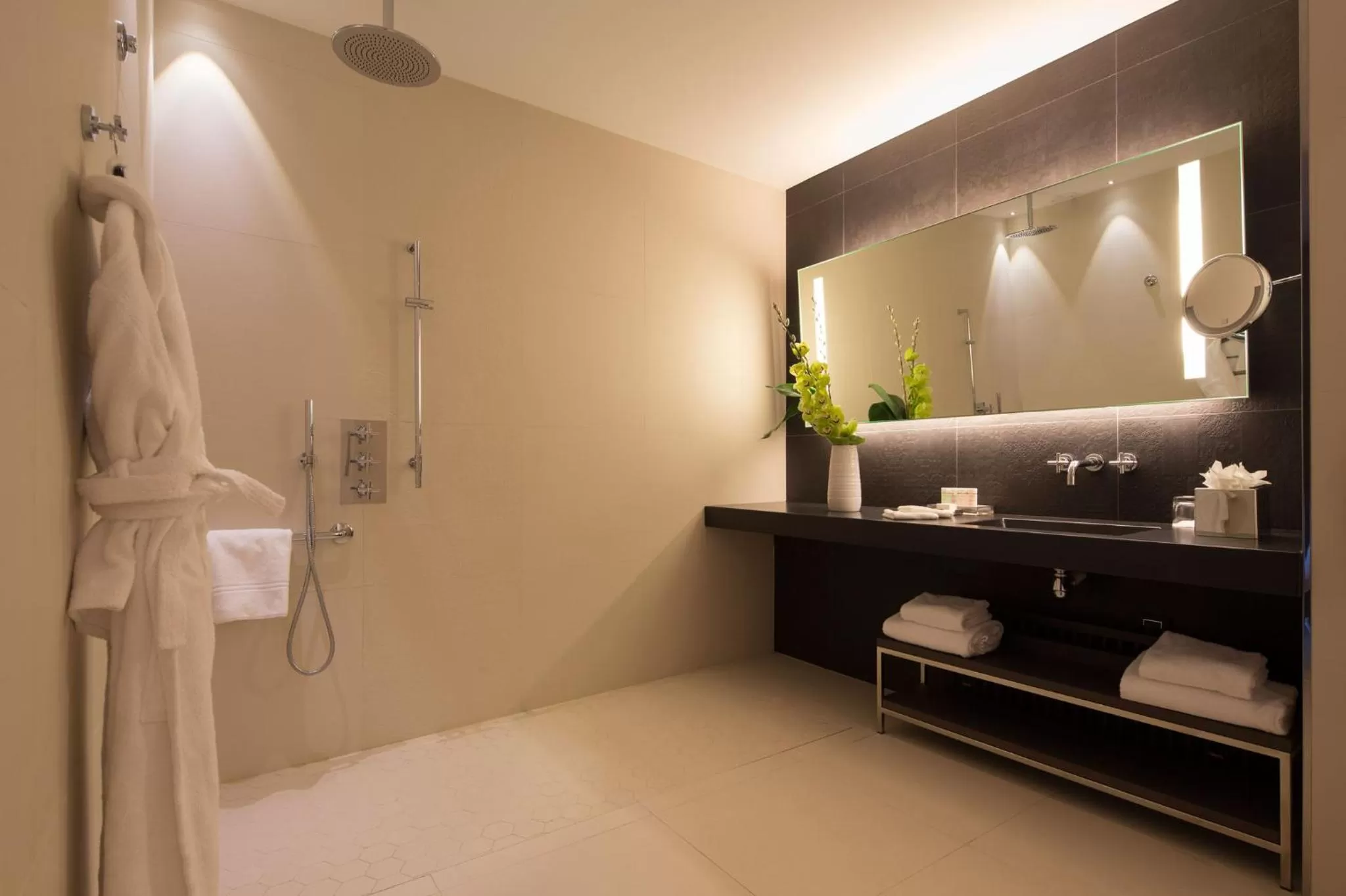 Photo of the whole room in InterContinental Marseille - Hotel Dieu by IHG