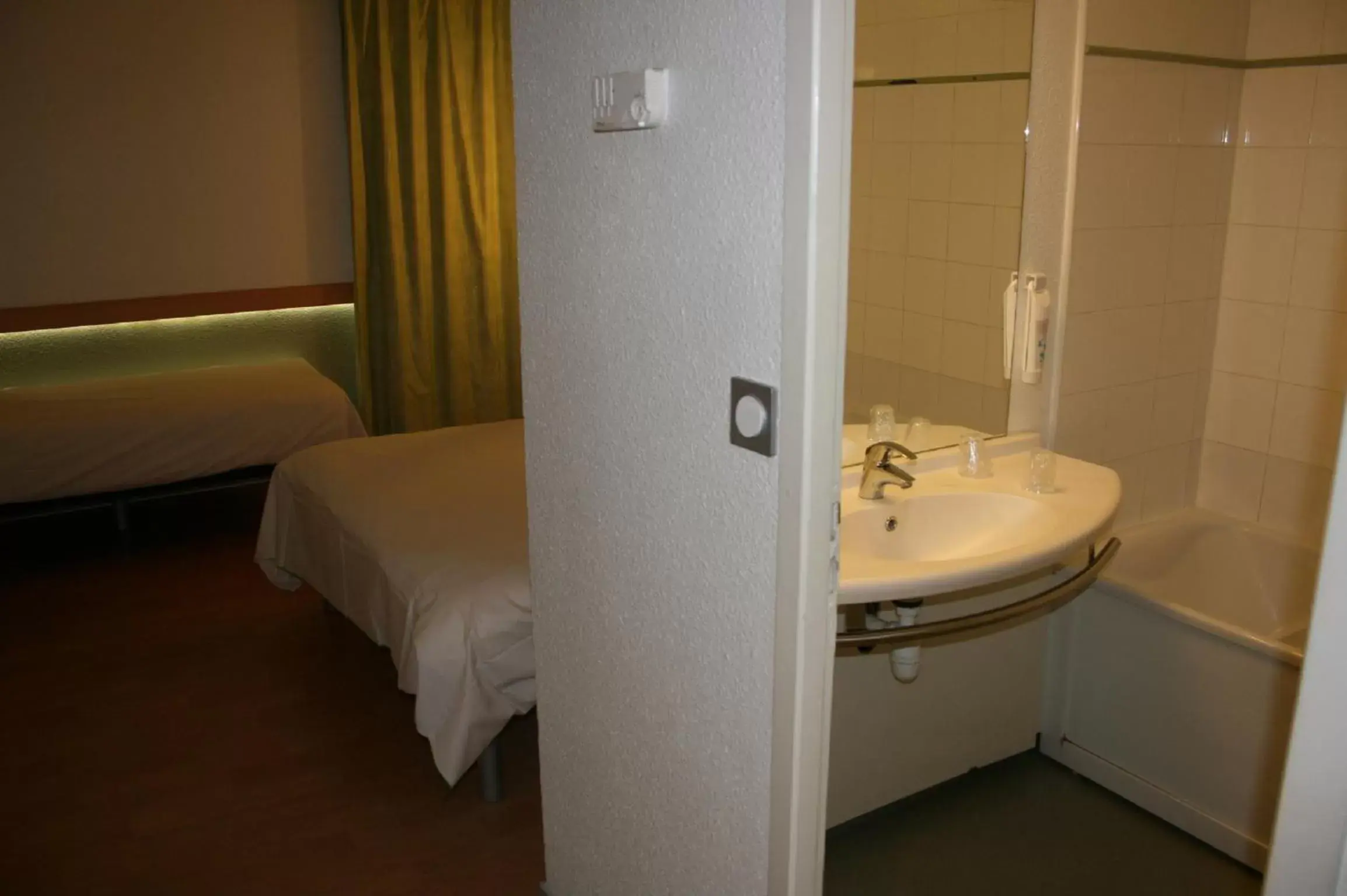 Bathroom in ibis budget Cannes Mougins