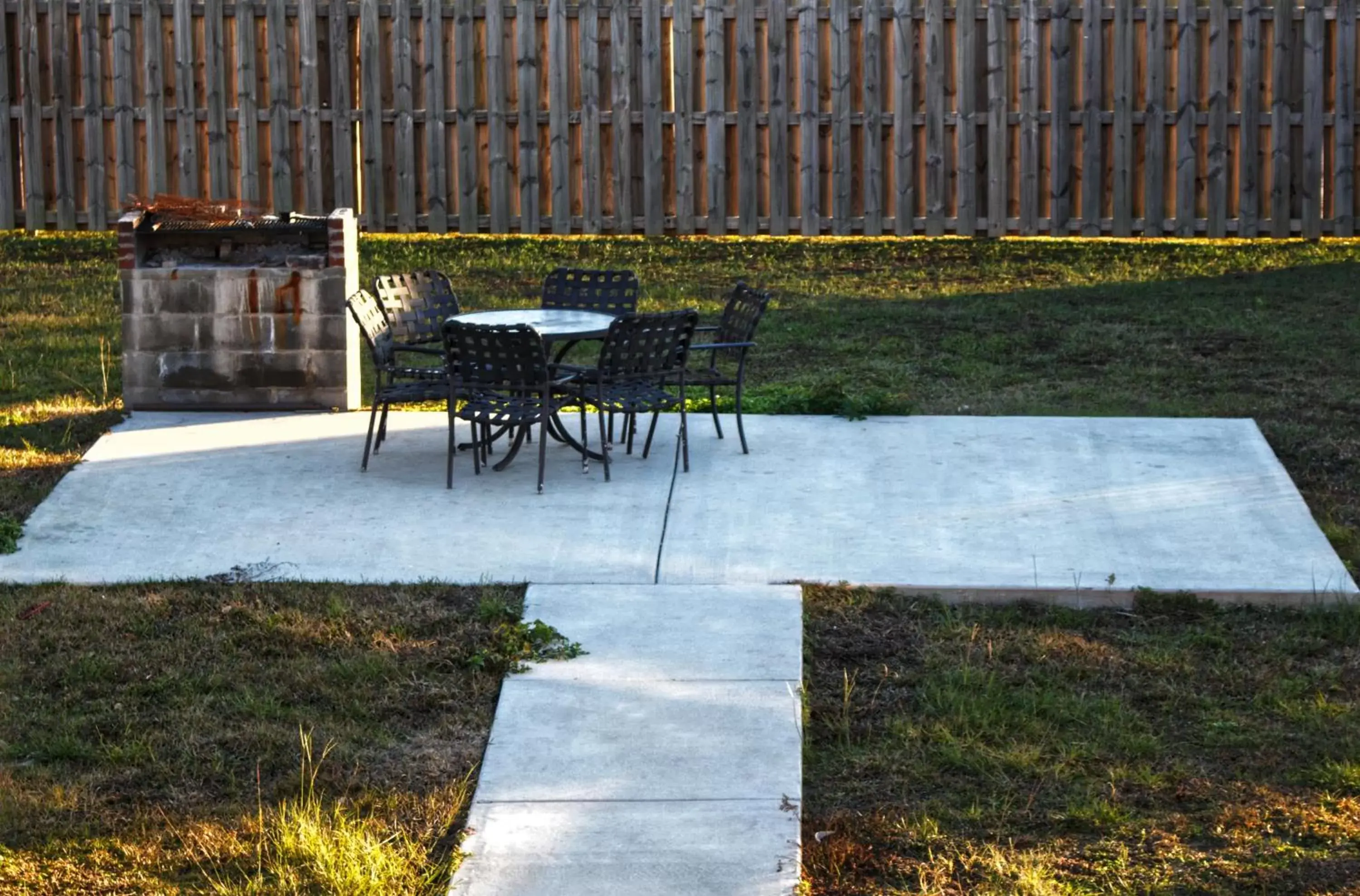 BBQ facilities in Days Inn by Wyndham Marianna