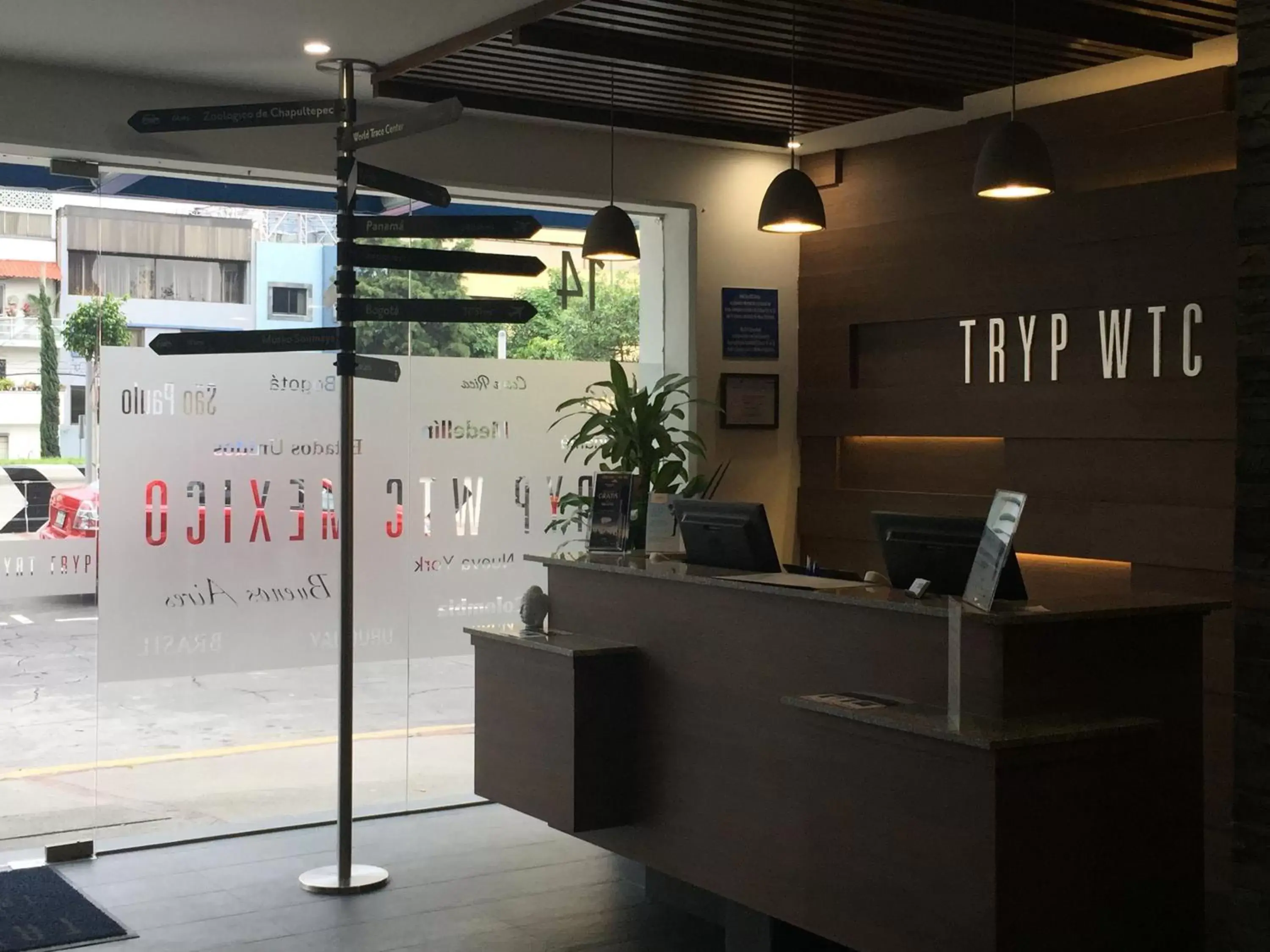 Lobby or reception in Tryp WTC Mexico