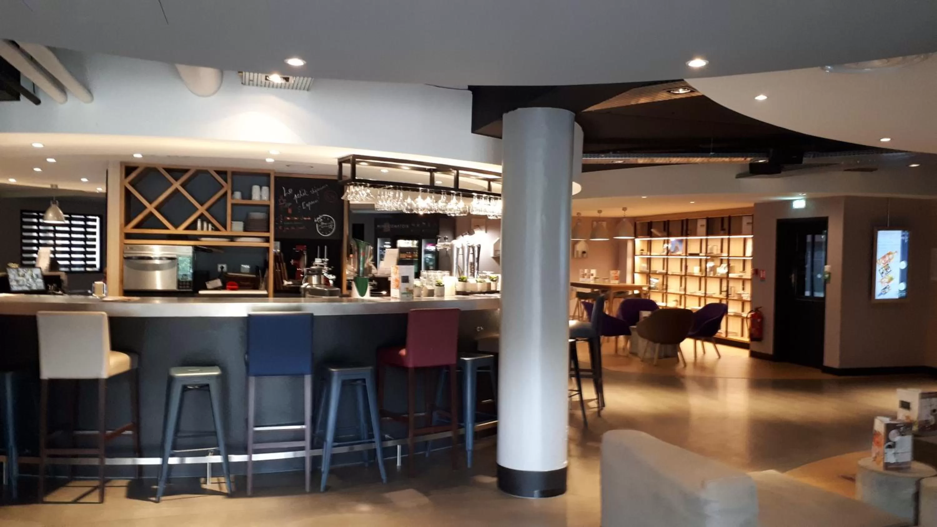 Lounge or bar in Campanile Marne-La-Vallée - Torcy