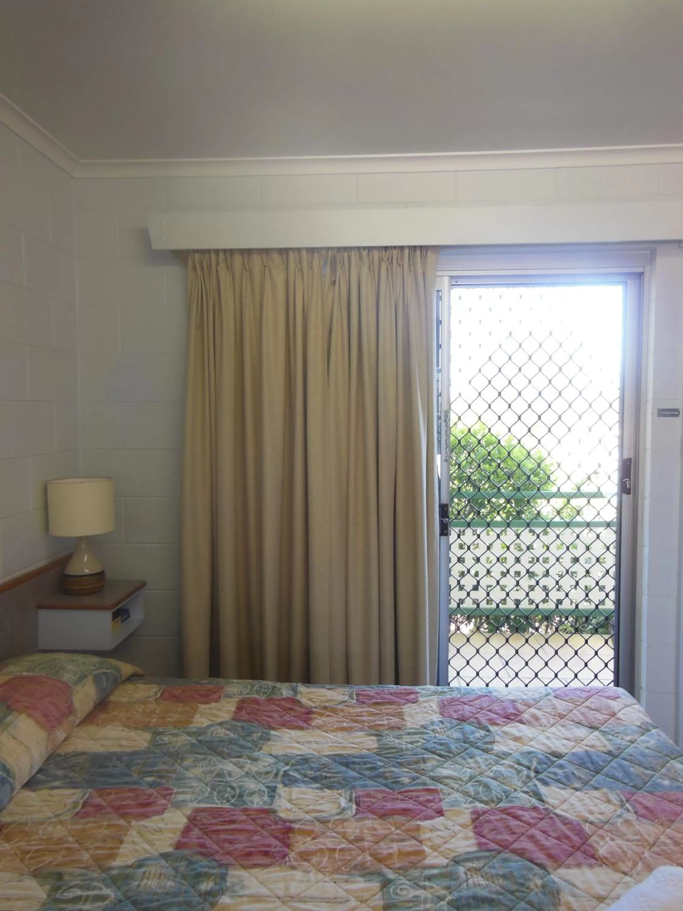 Bedroom, Bed in Country Road Motel