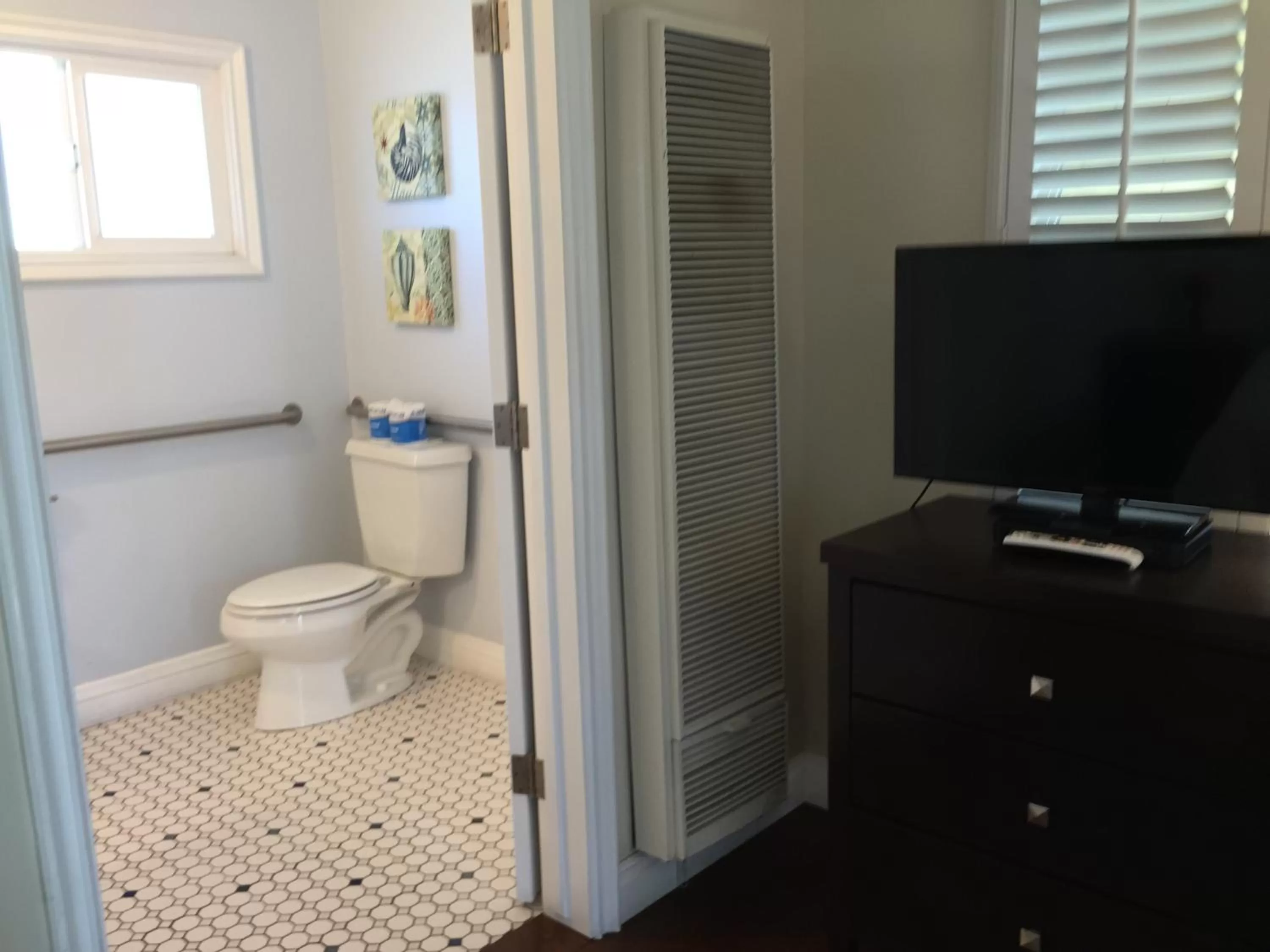 Bathroom in Beach Bungalow Inn and Suites