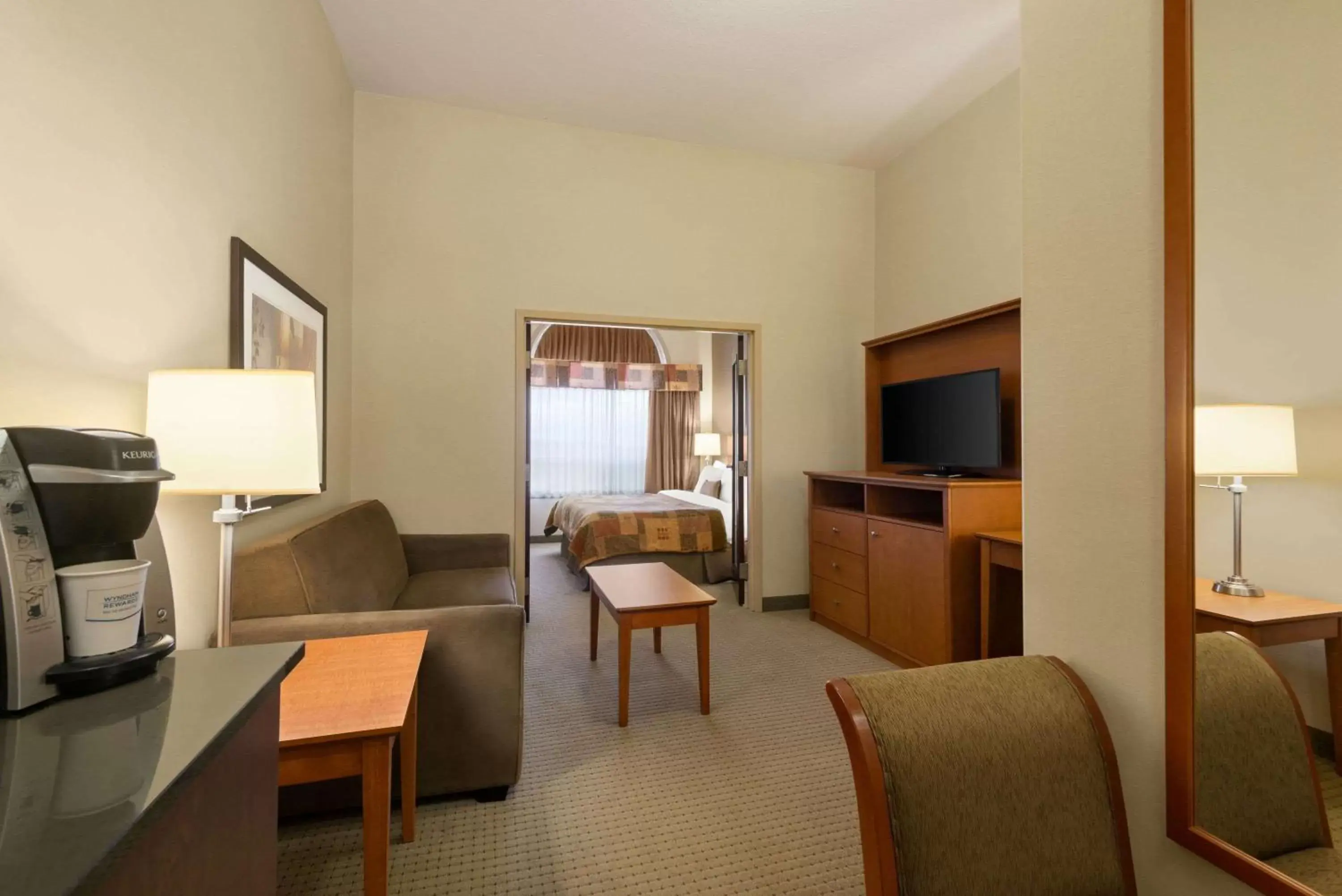 Photo of the whole room, TV/Entertainment Center in Ramada by Wyndham Drayton Valley