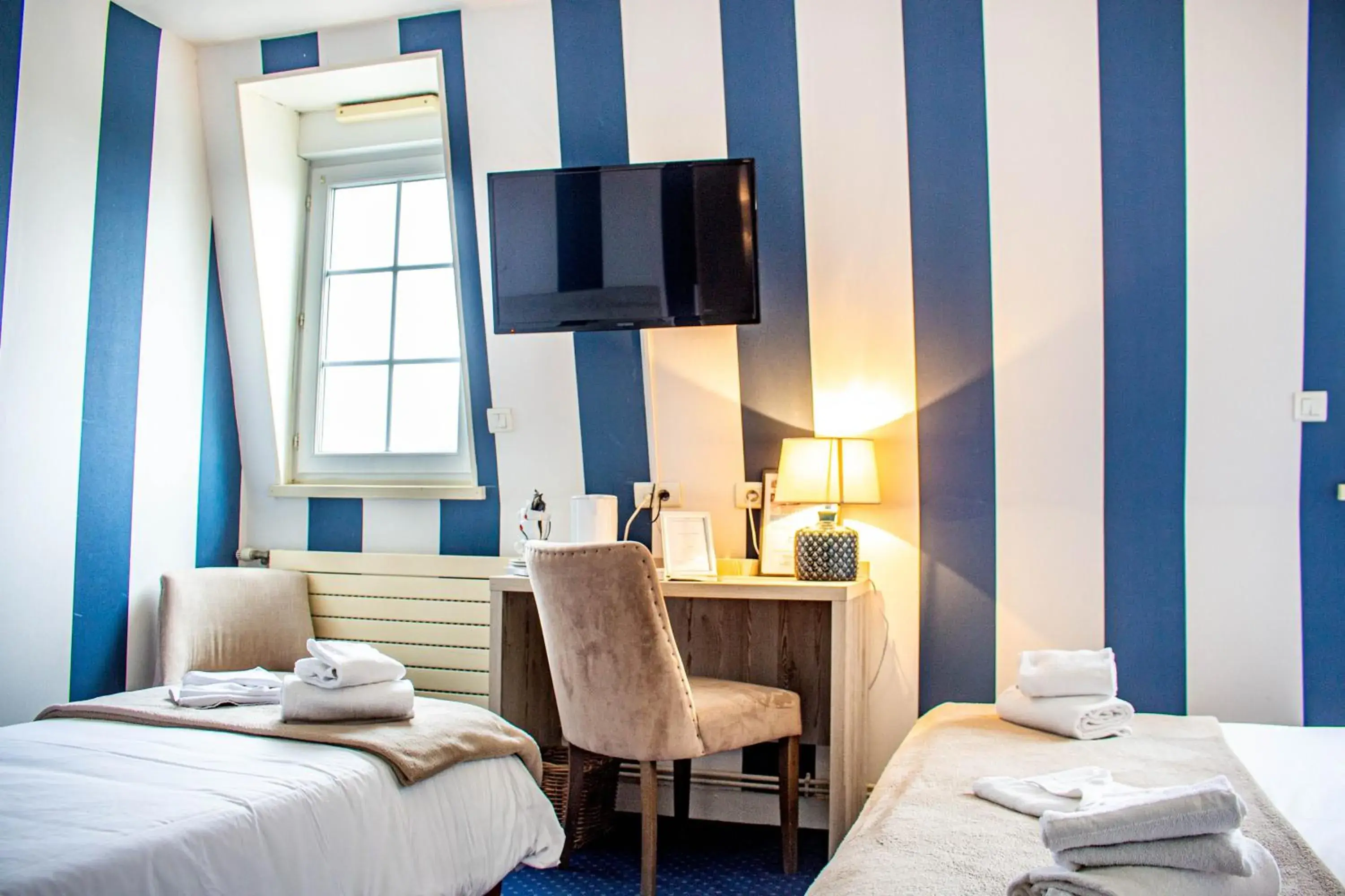 Photo of the whole room, Bed in Hotel du Port et des Bains