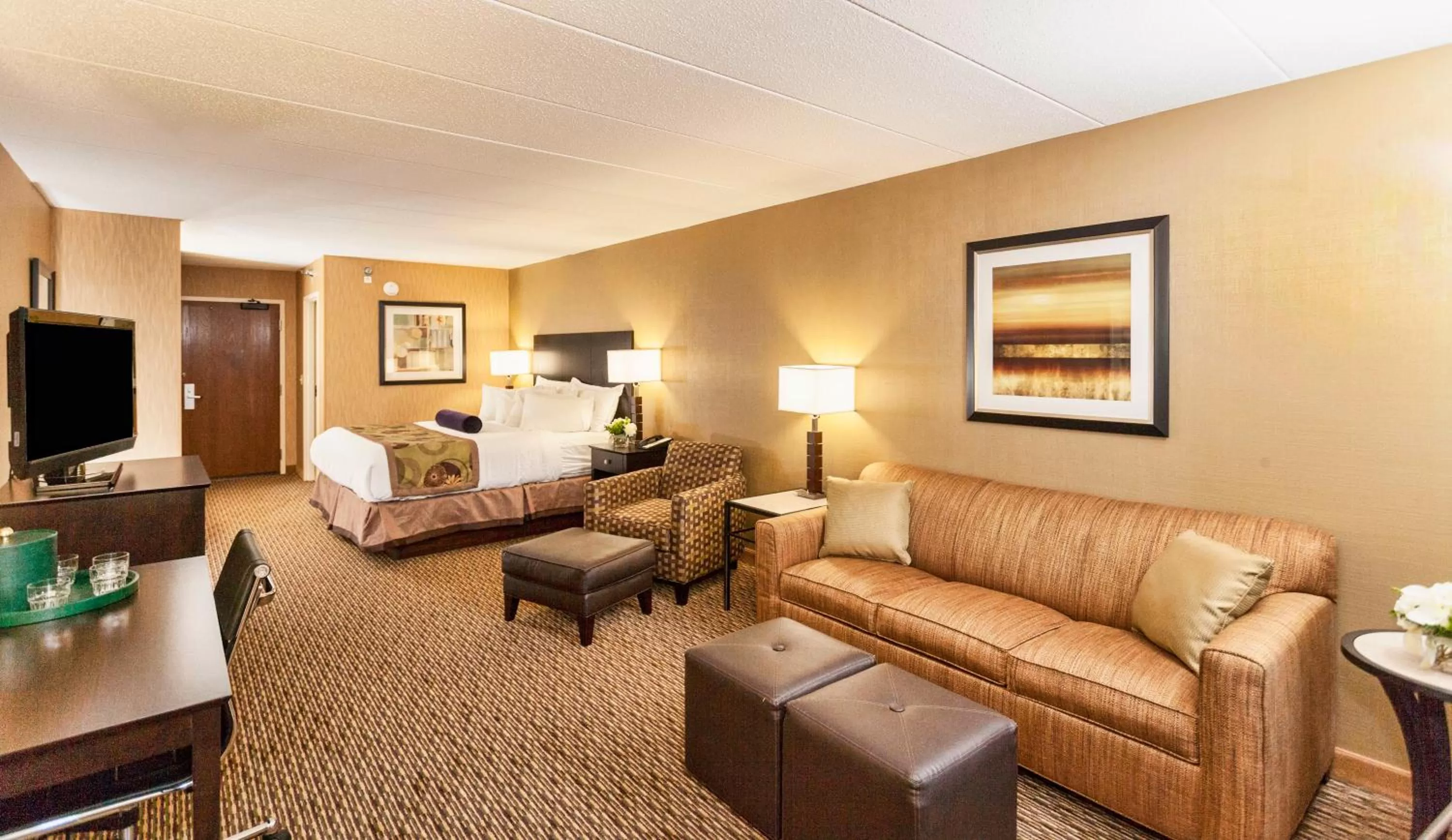 Bed, Seating Area in The Inn on Lake Superior