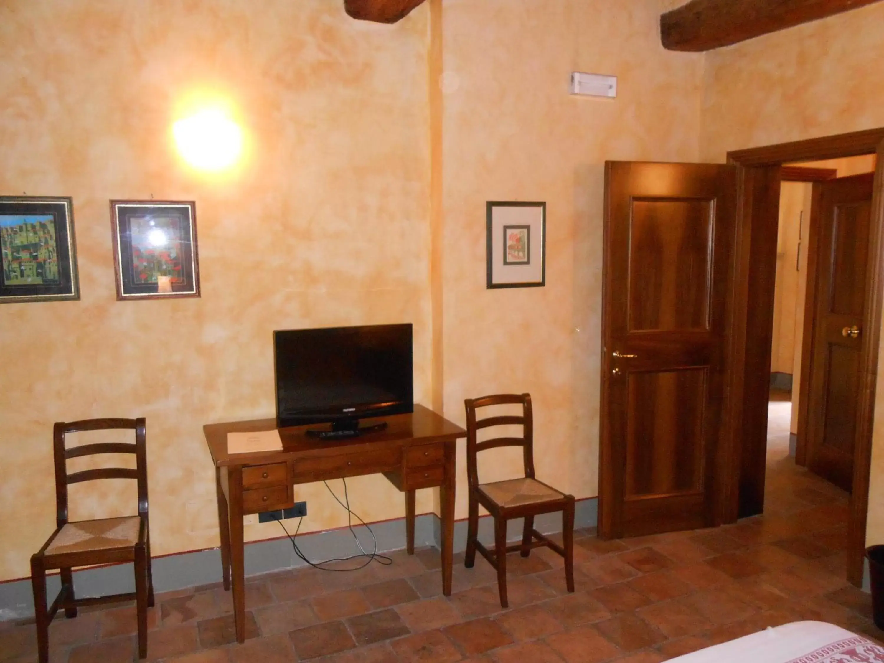 Other, TV/Entertainment Center in Lo Spedalicchio