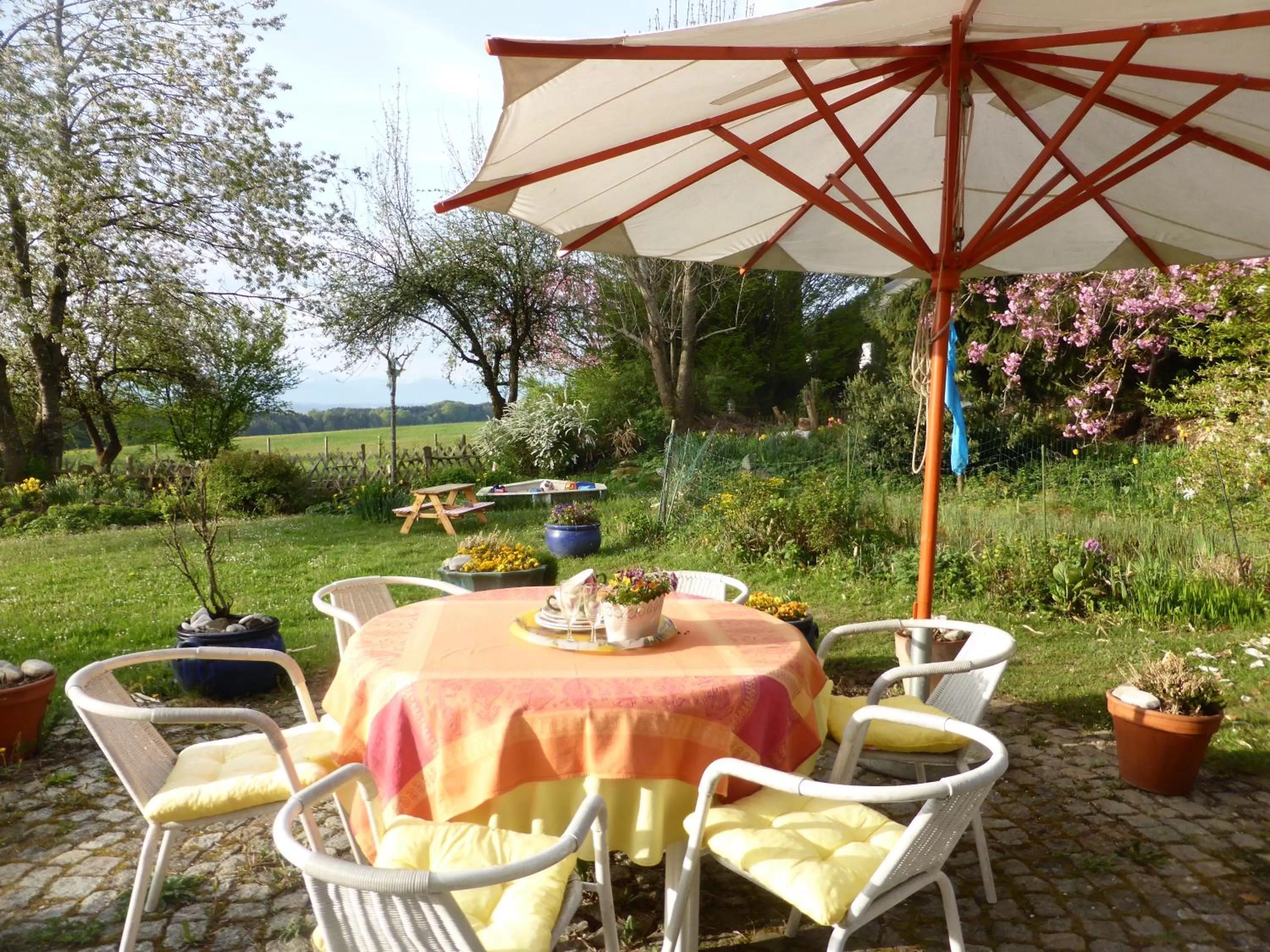 Garden in Bed and Breakfast Bavaria München