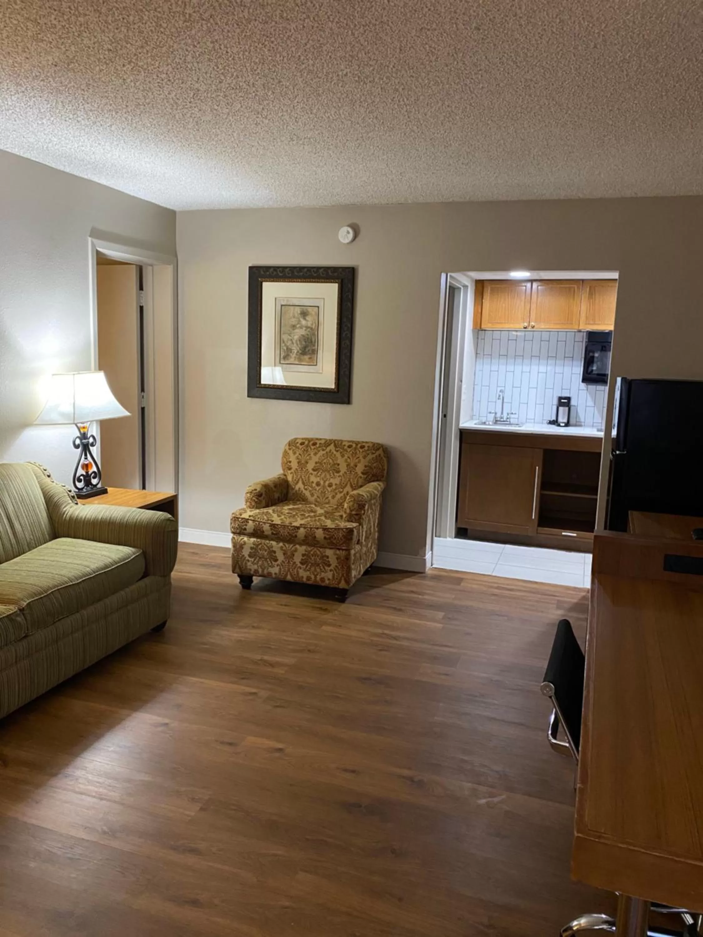 Living room in Baymont Inn by Wyndham Odessa University Area