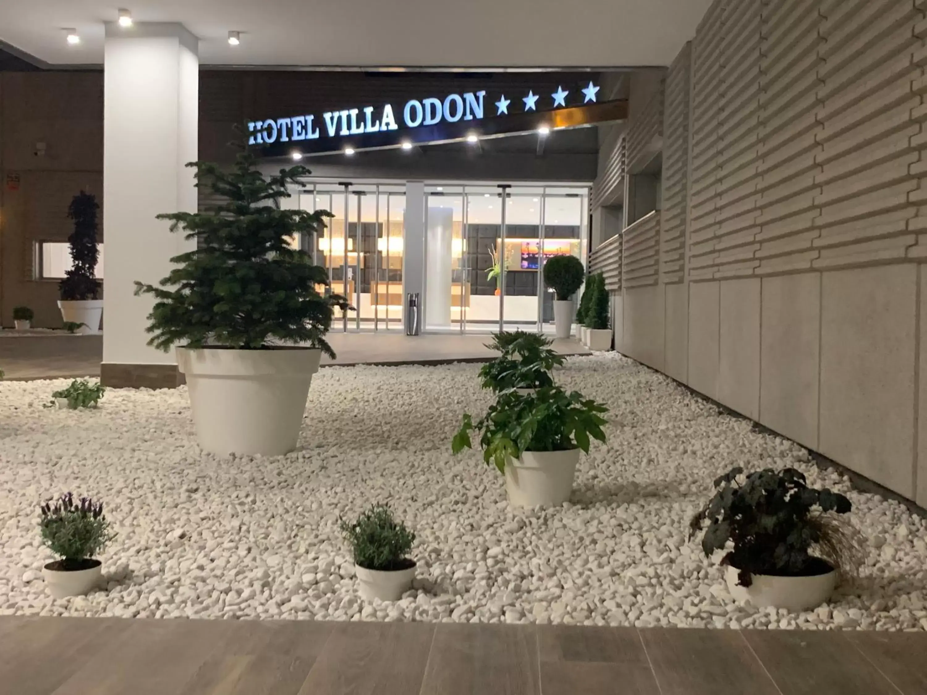 Facade/entrance in Hotel Villa Odon