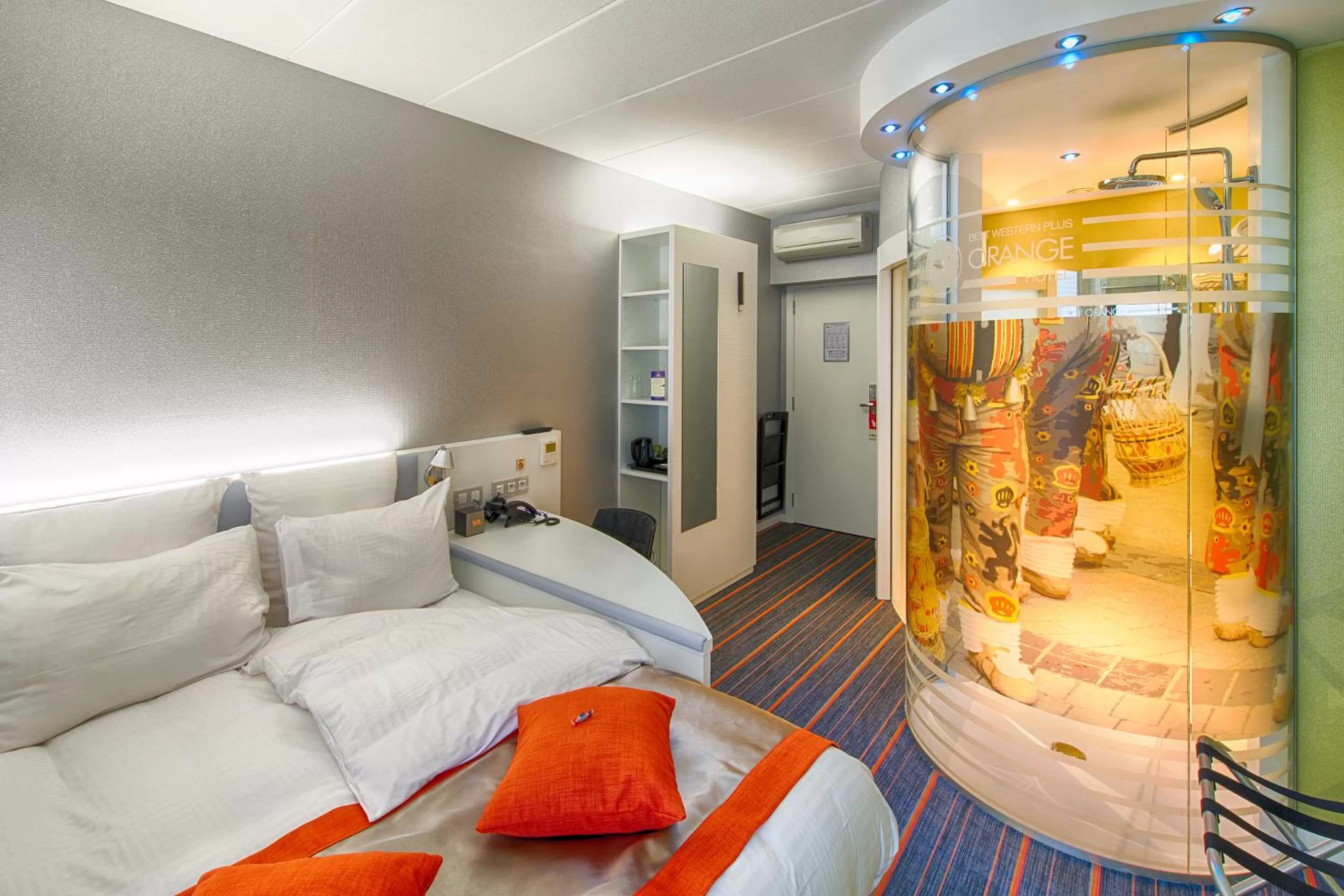 Shower in Orange Hotel La Louvière