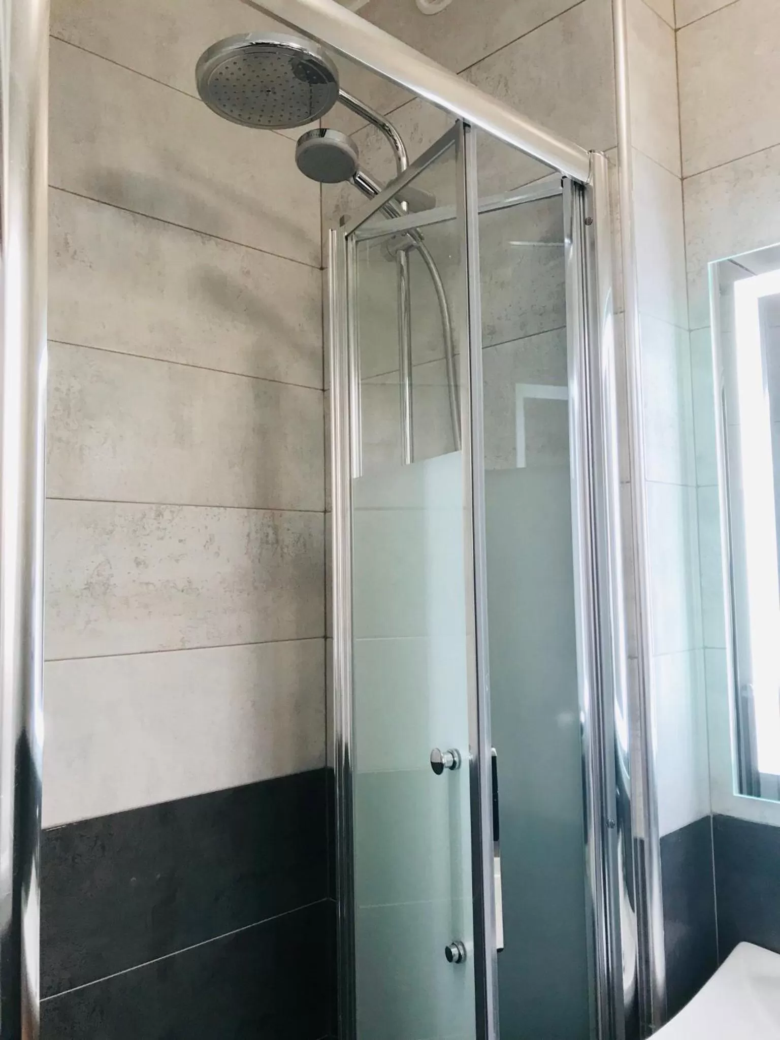 Shower in Residence Hoche
