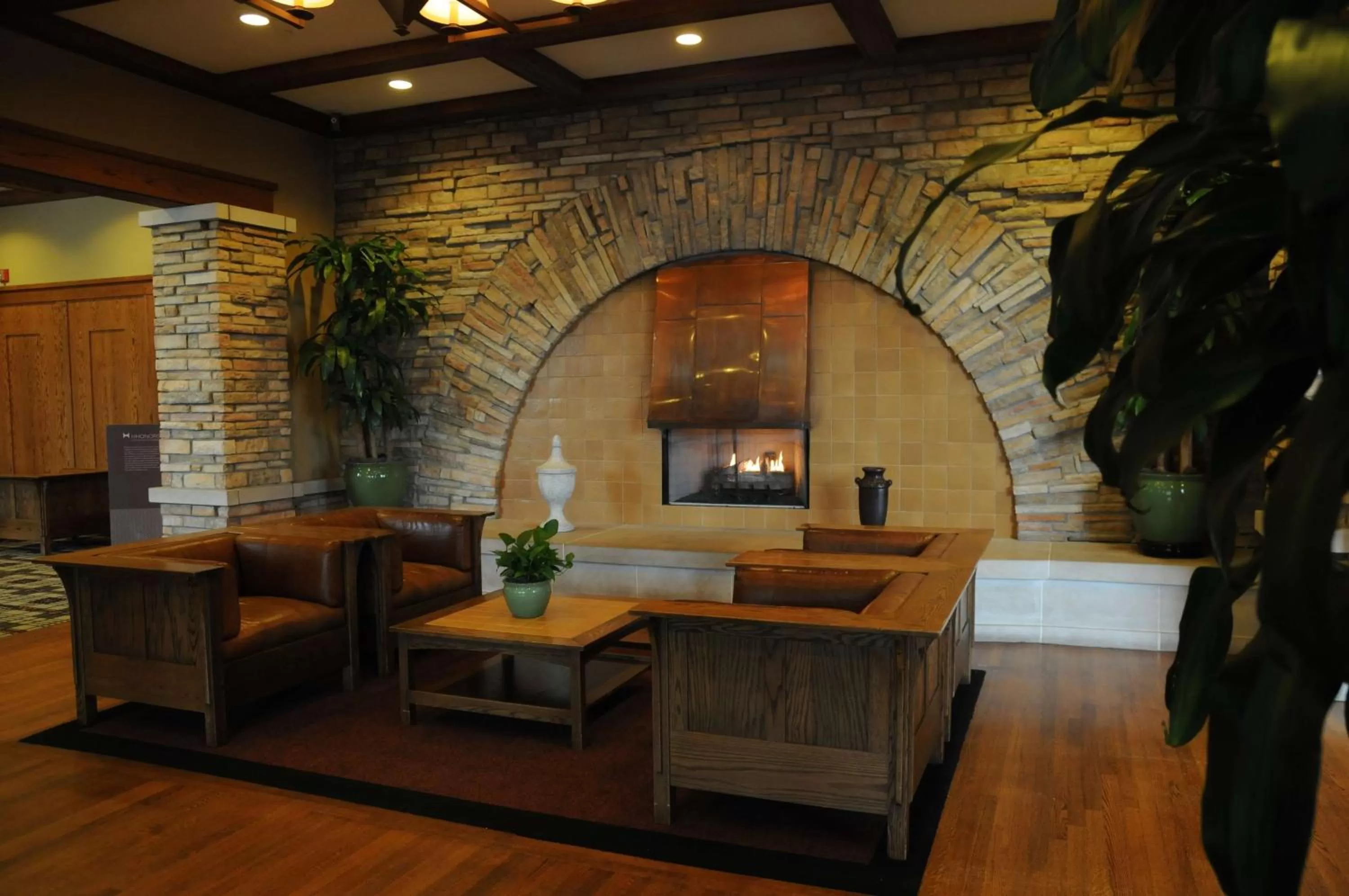 Lobby or reception in DoubleTree by Hilton Libertyville-Mundelein