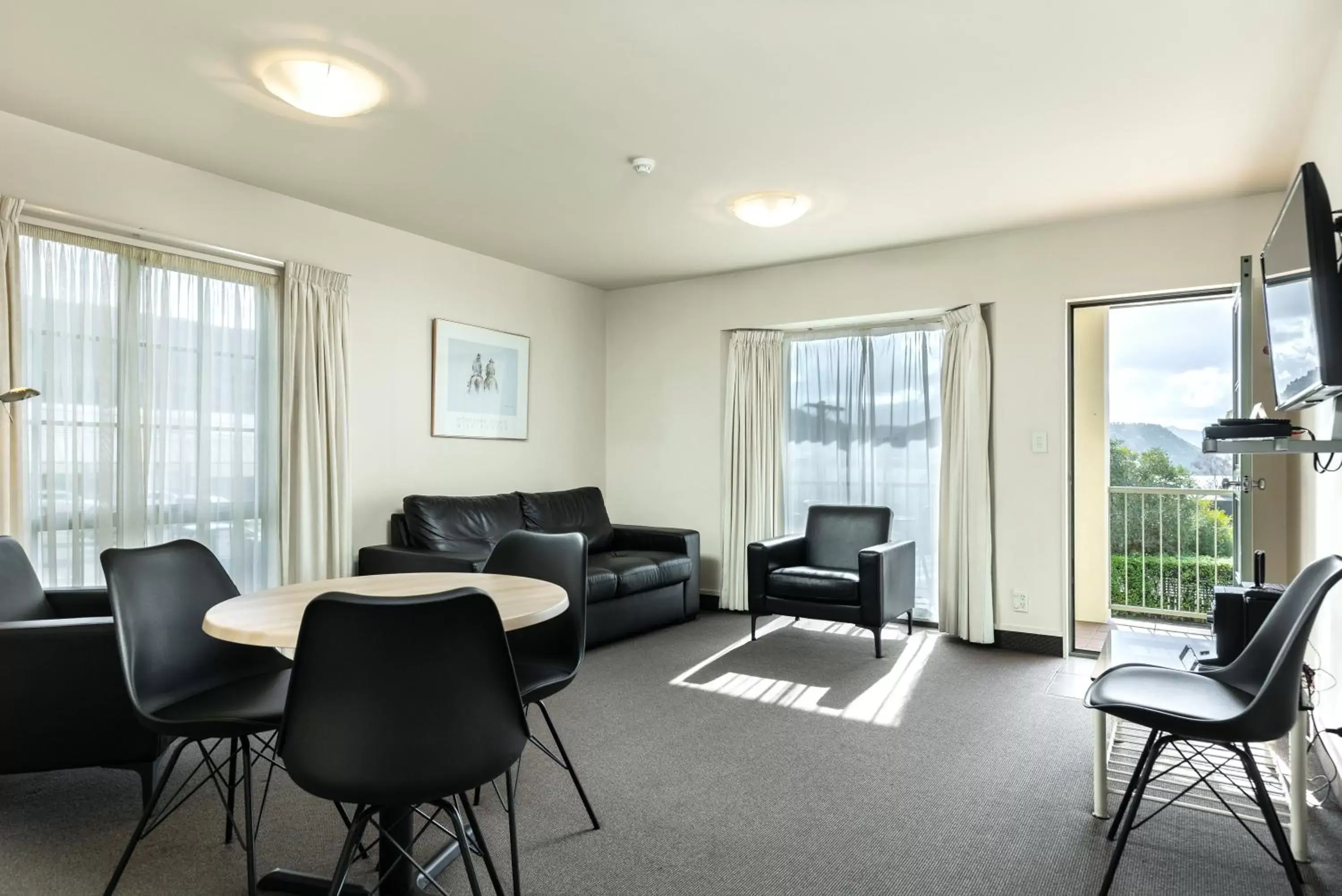 Seating Area in Jasmine Court Motel