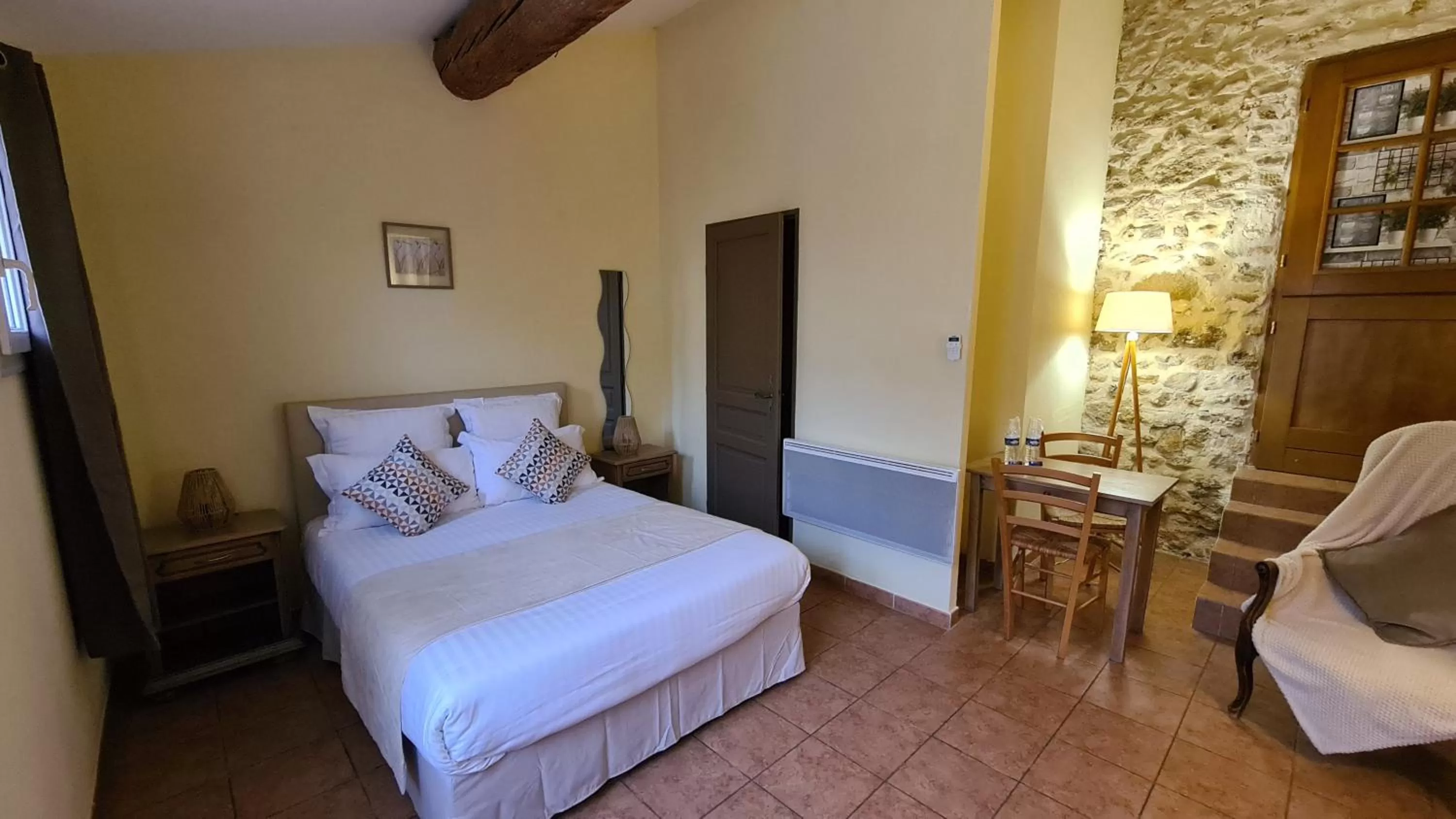 Bed in Logis Hôtel La Bastide Saint Bach