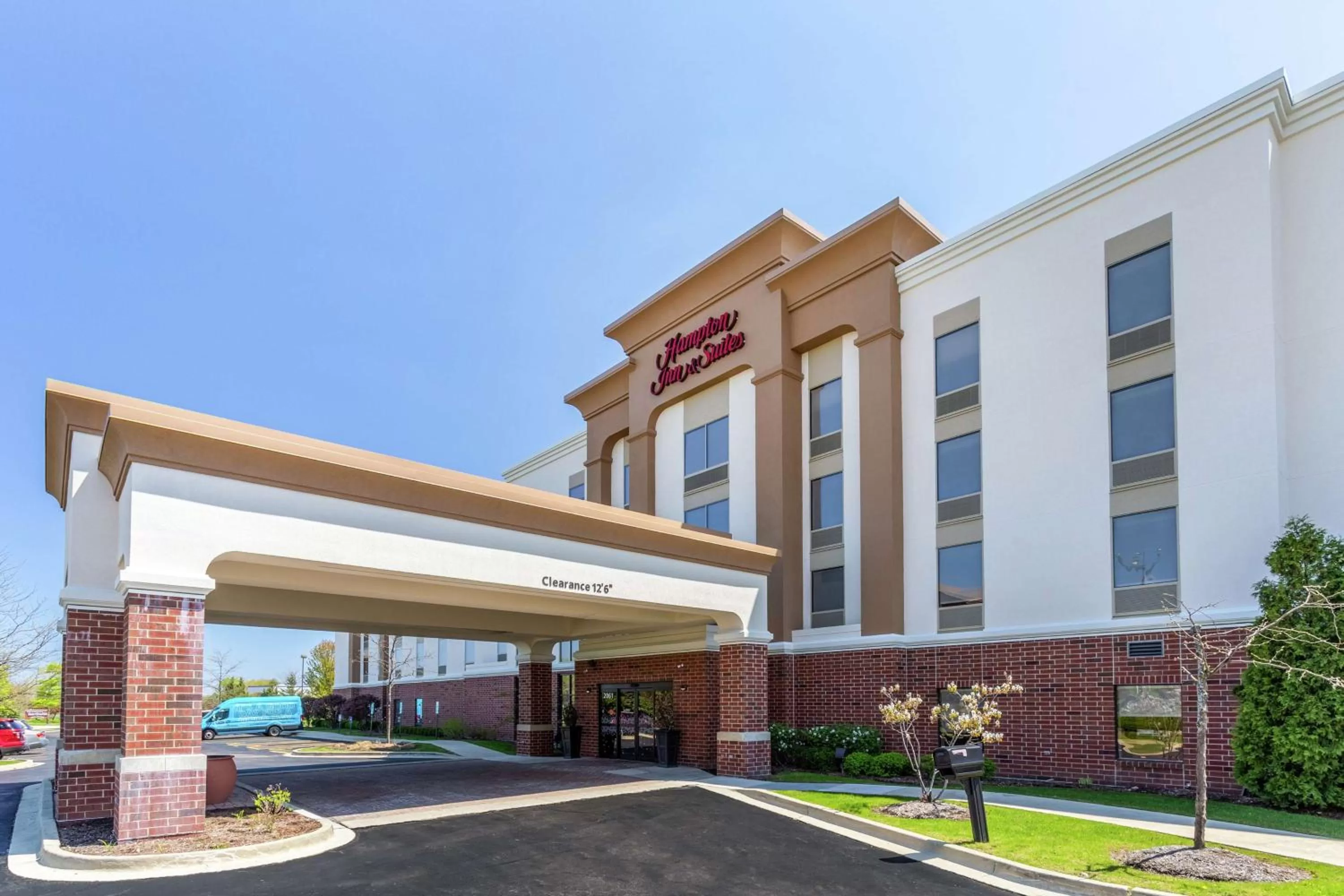 Property building in Hampton Inn & Suites Chicago - Libertyville