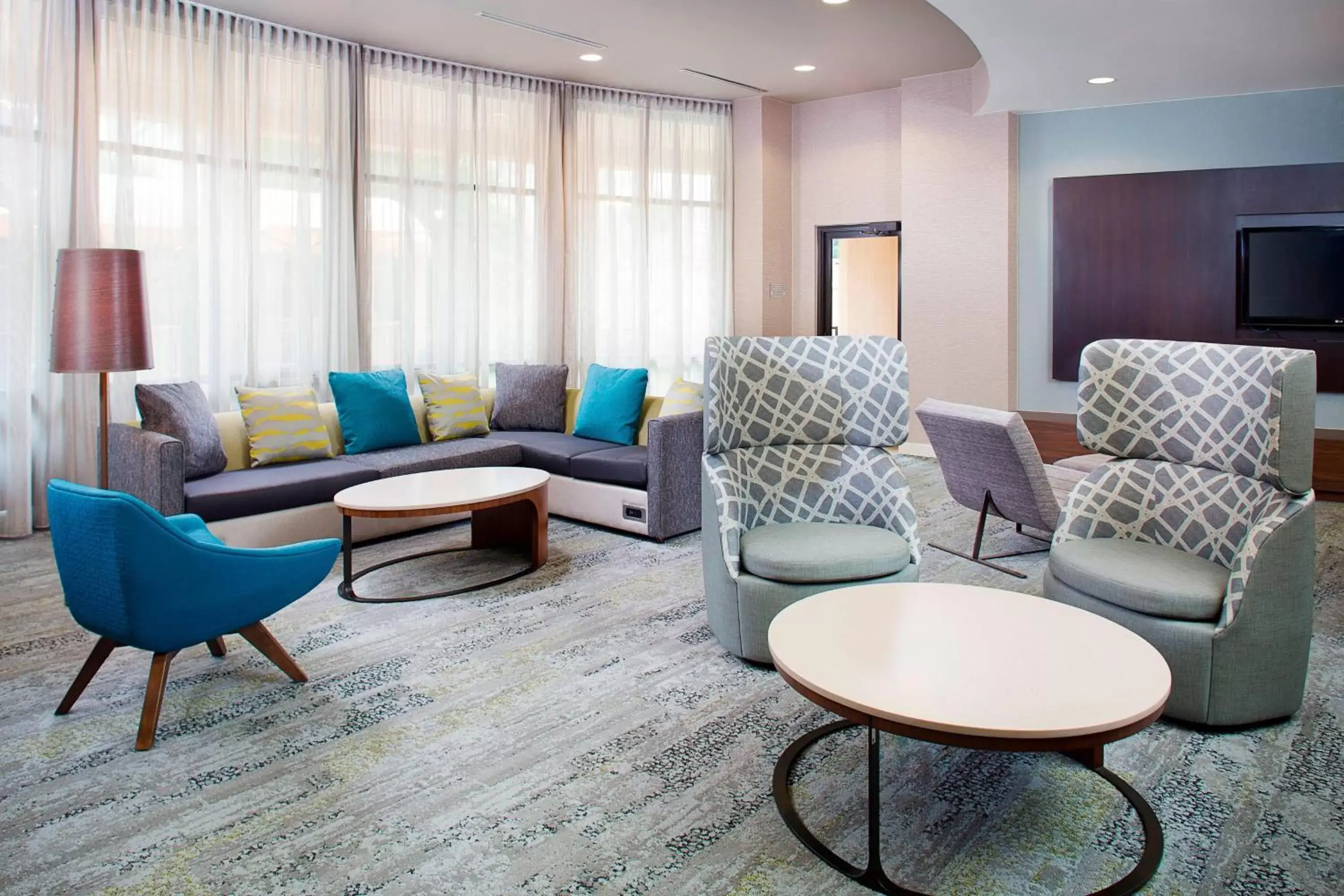 Lobby or reception, Seating Area in Courtyard by Marriott Roanoke Airport