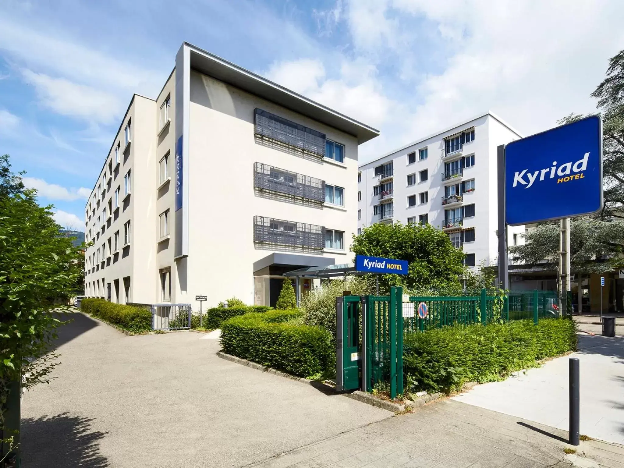 Facade/entrance, Property Building in Kyriad Grenoble Centre