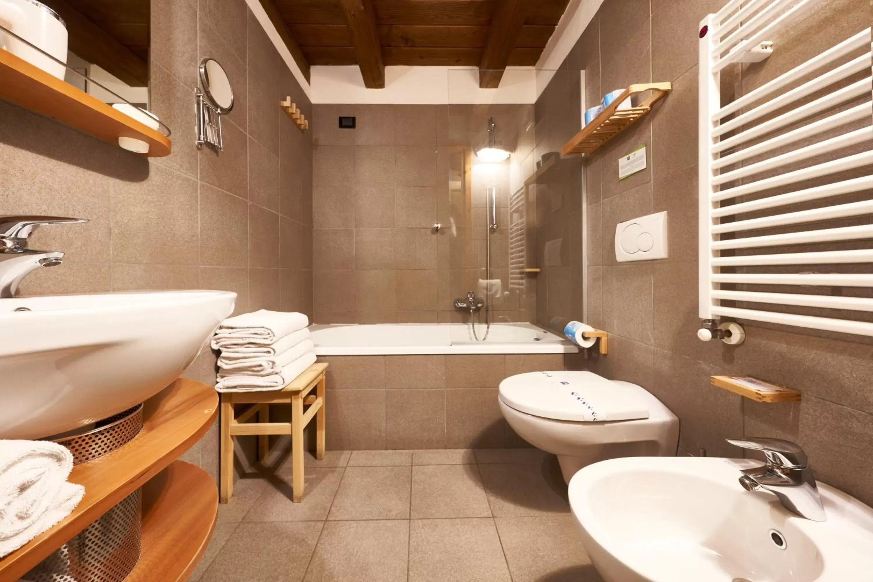 Bath, Bathroom in iH Hotels Courmayeur Mont Blanc